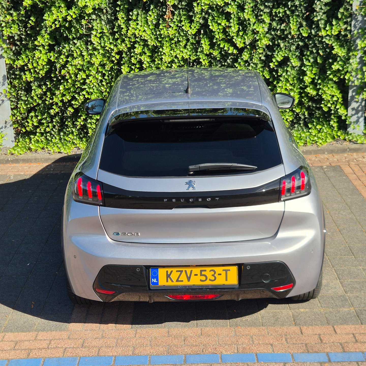 Foto van Peugeot E-208