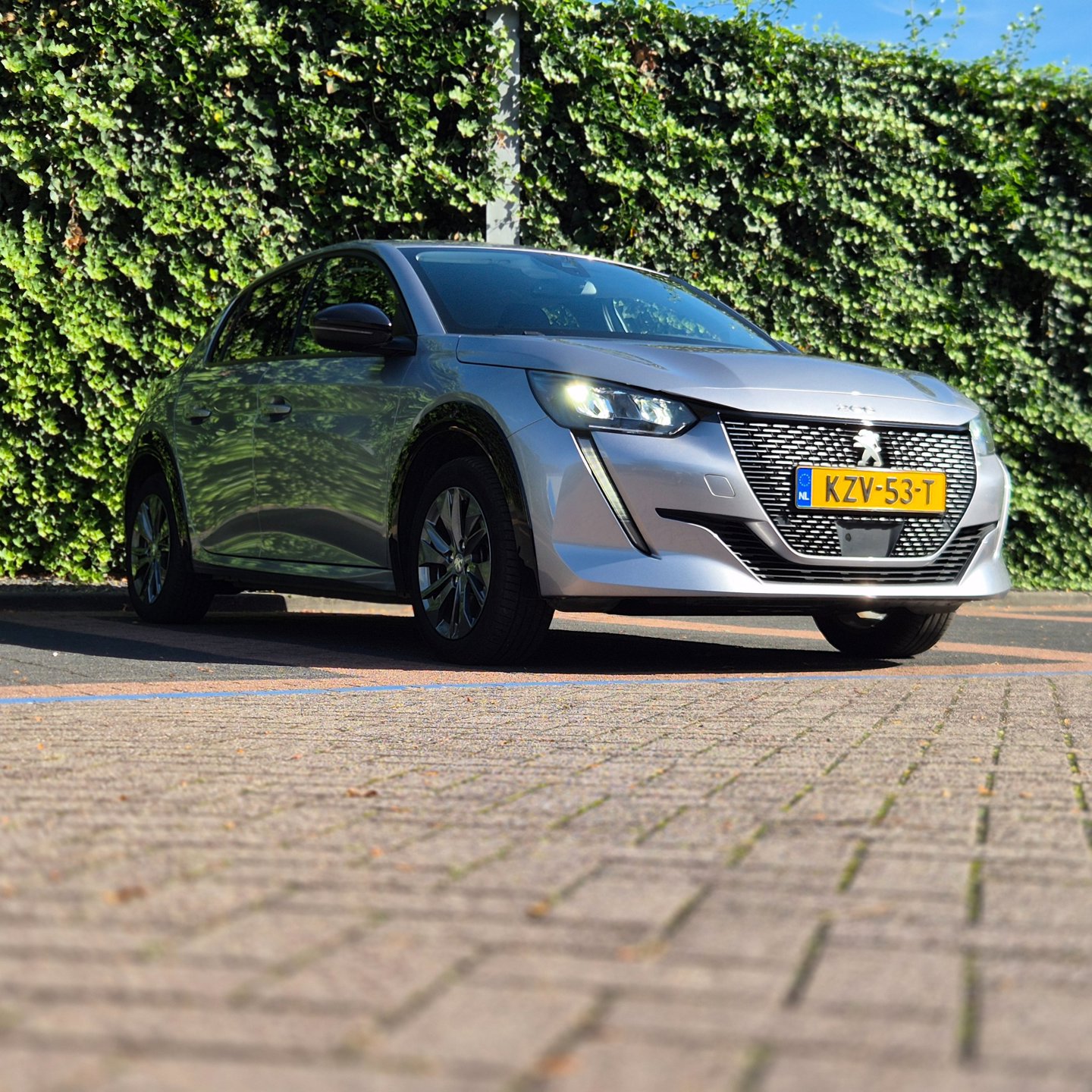 Peugeot E-208 Allure 3-fase| ACC| Cam | Stoelverwarming 2023 - voorkant