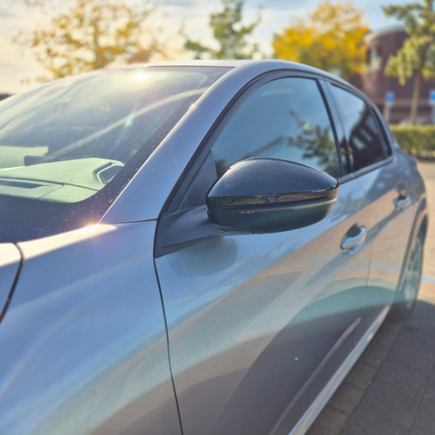 Foto van Peugeot E-208