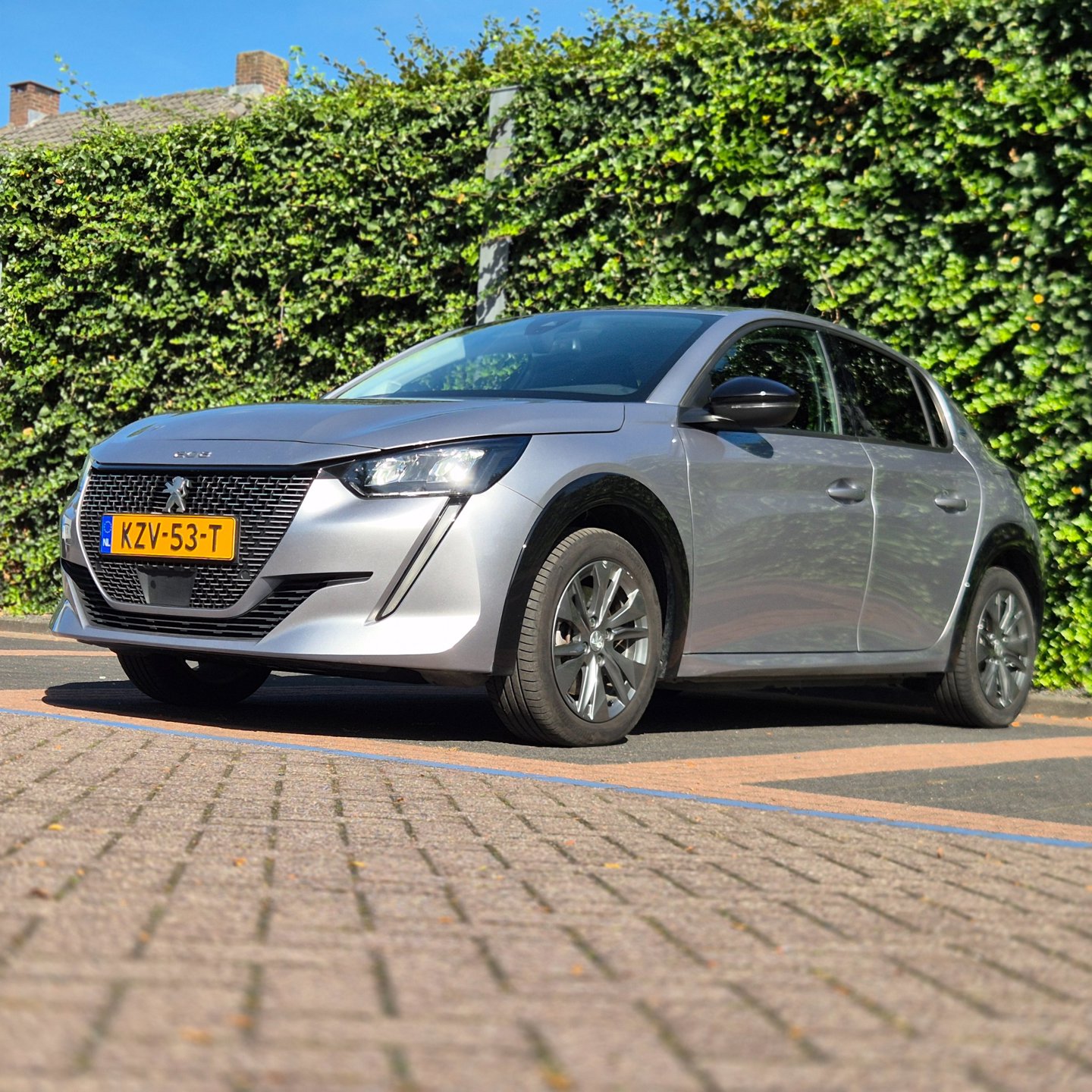Foto van Peugeot E-208