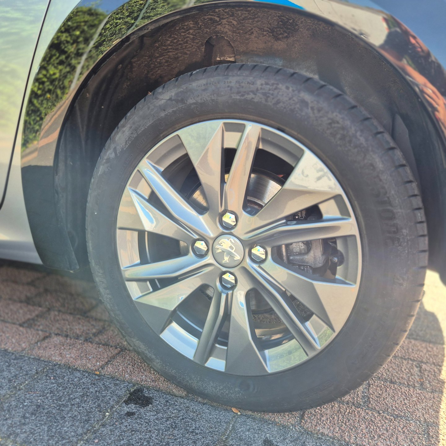 Foto van Peugeot E-208