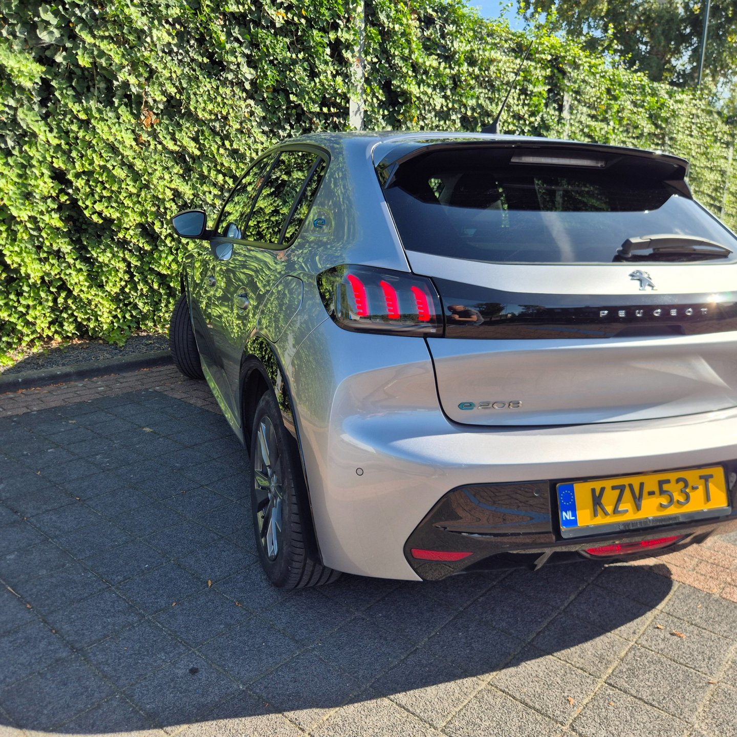 Foto van Peugeot E-208