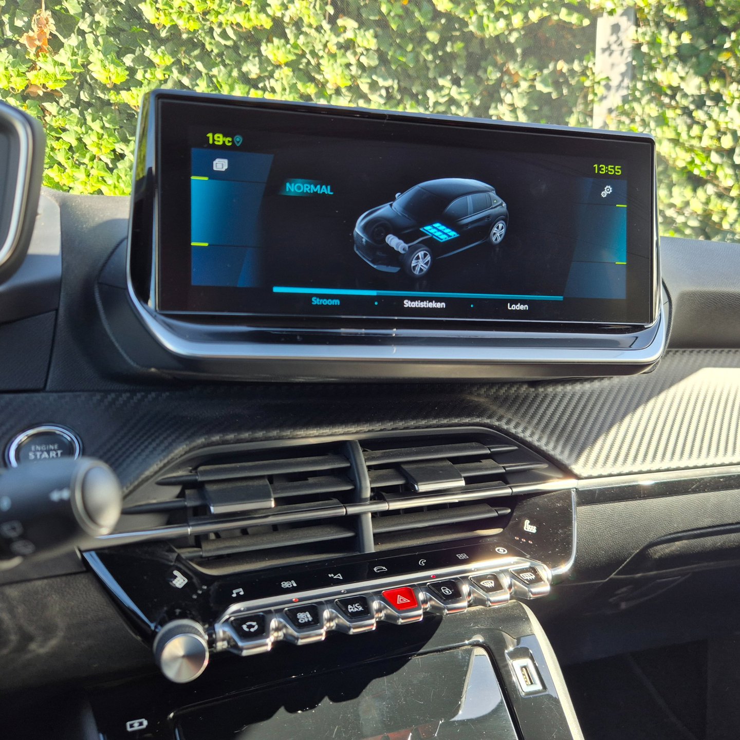 Foto van Peugeot E-208