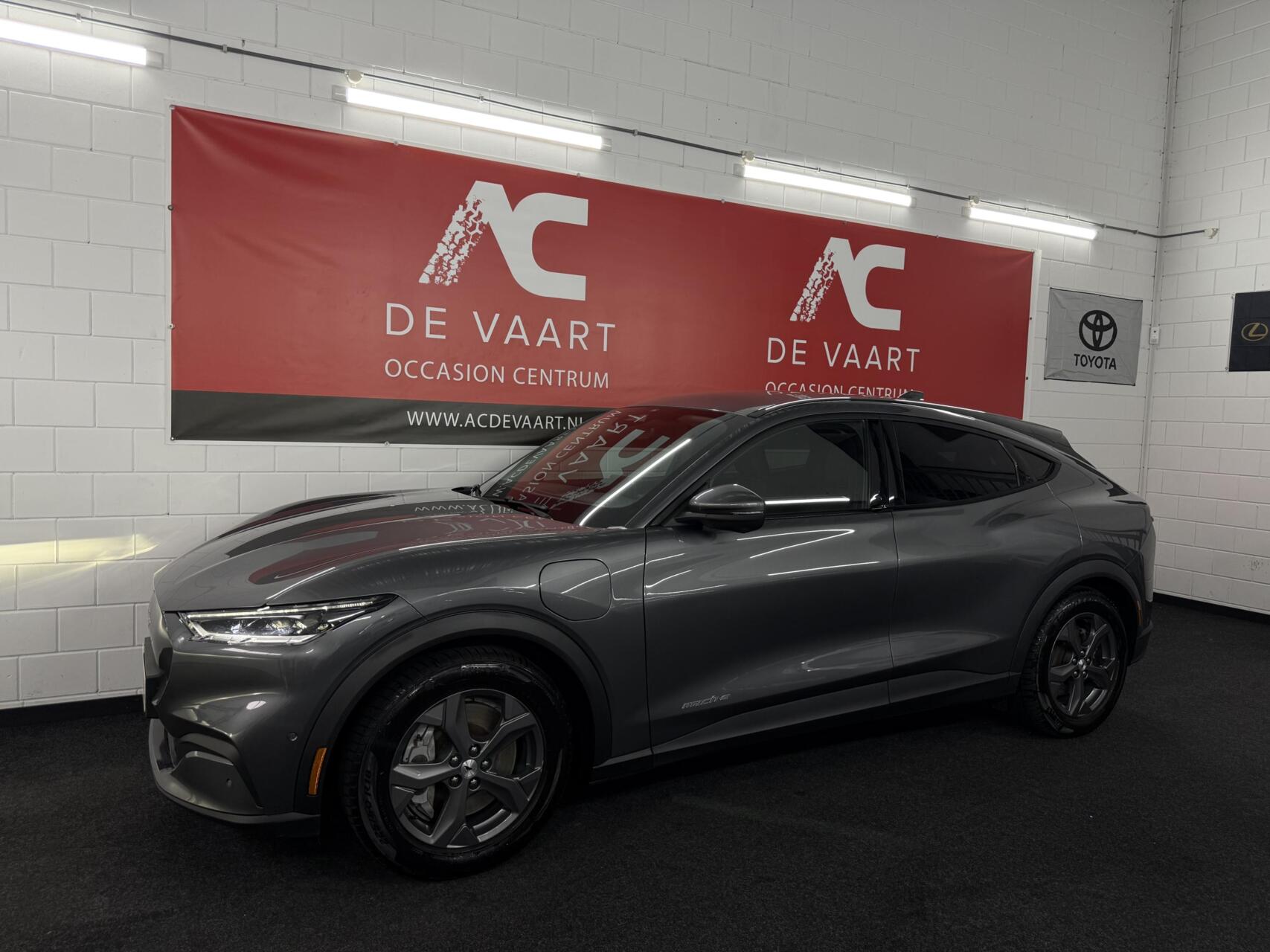 Ford Mustang Mach-e RWD 75 kWh - VERKOCHT! 2021 - voorkant