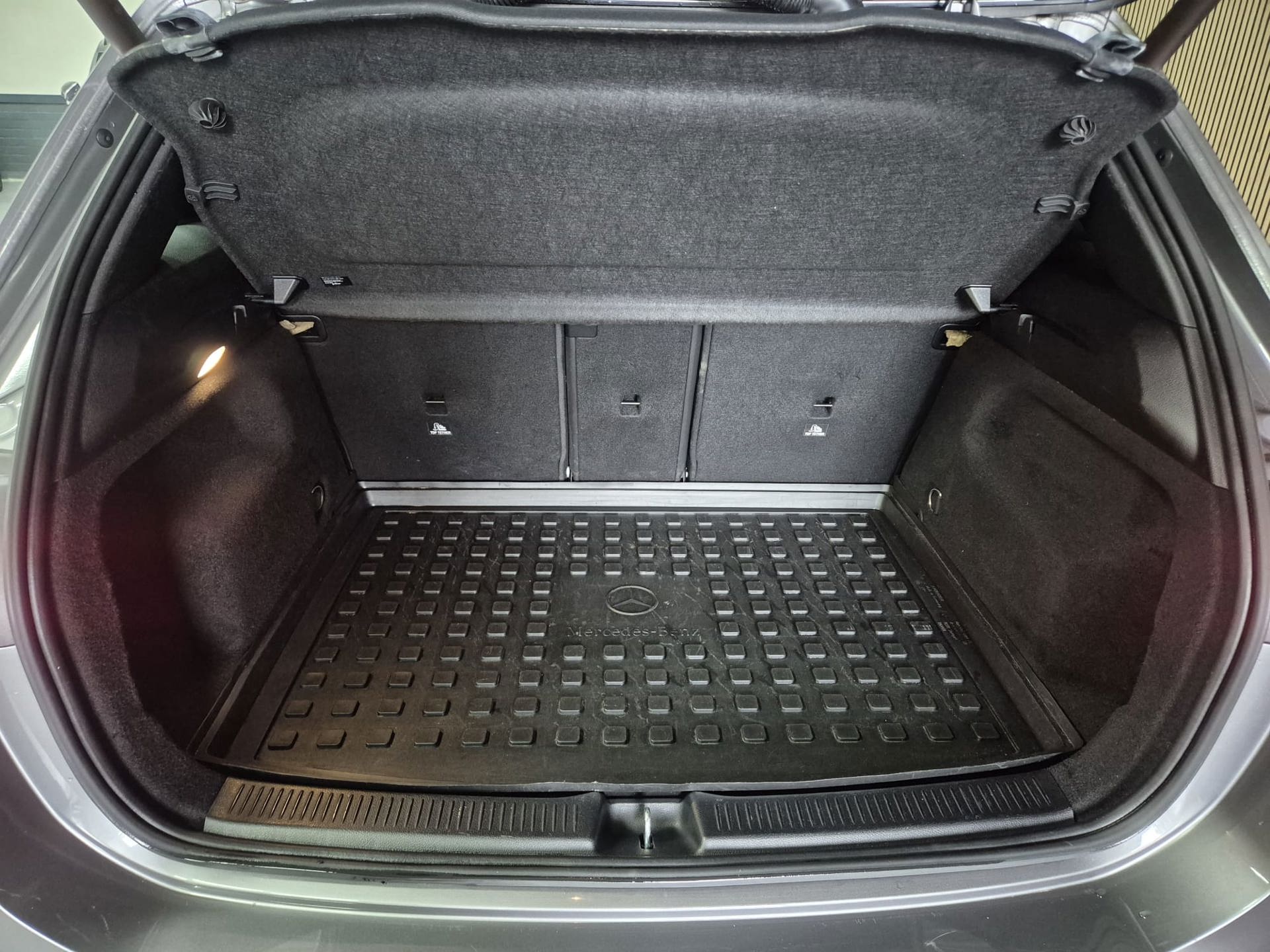 Foto van Mercedes-Benz B 250 E