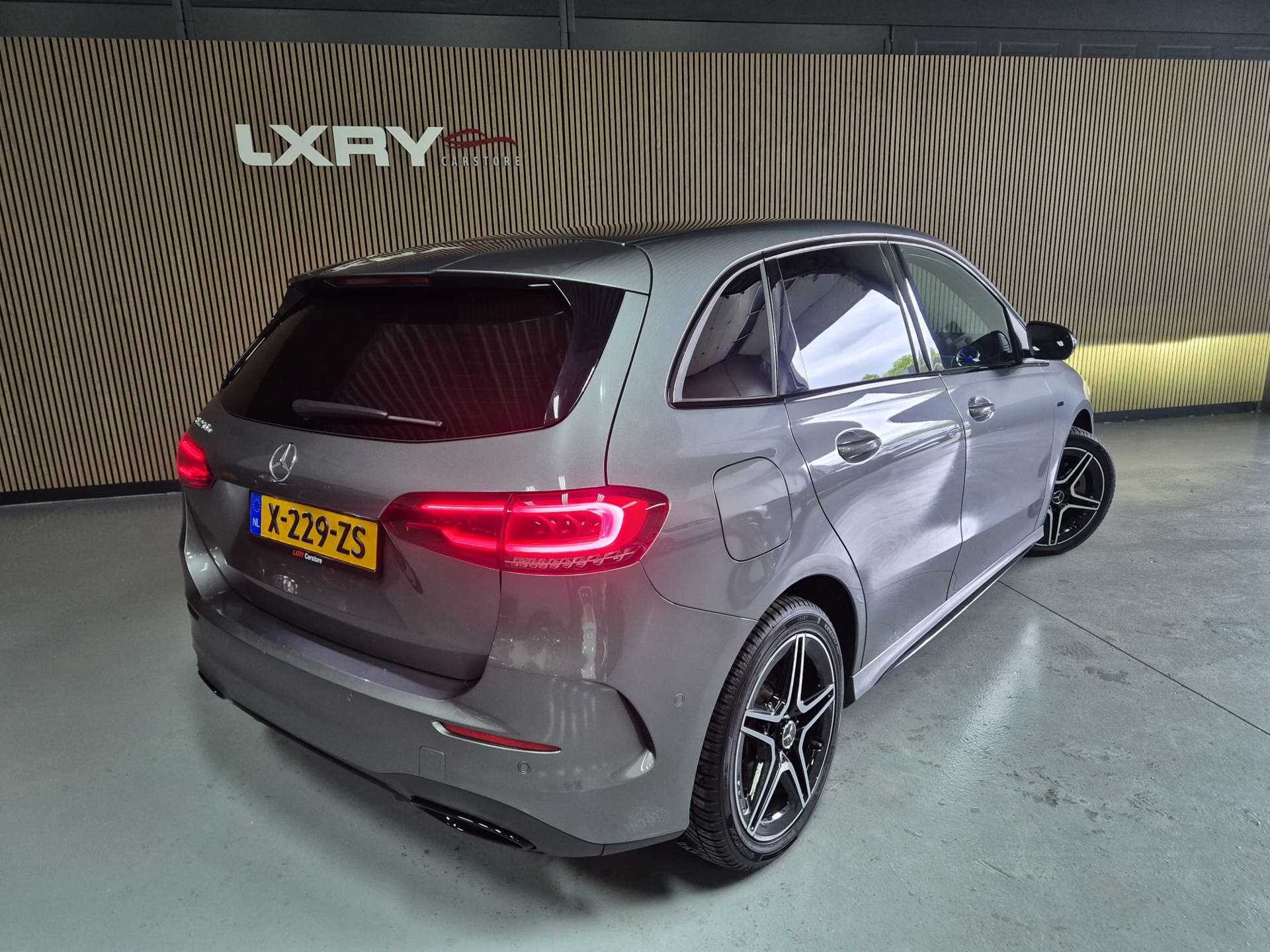 Foto van Mercedes-Benz B 250 E