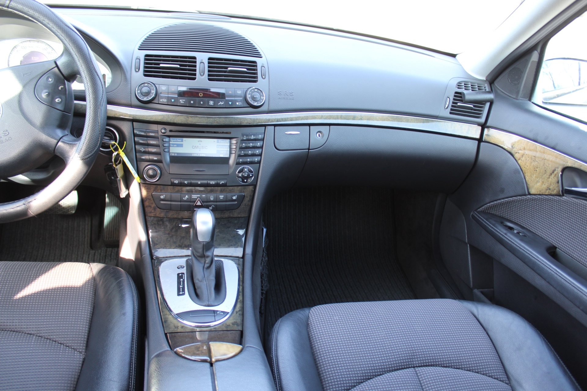 Foto van Mercedes-Benz E 240