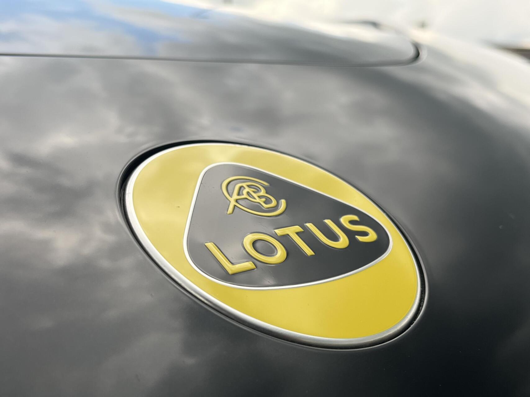Foto van Lotus Eletre