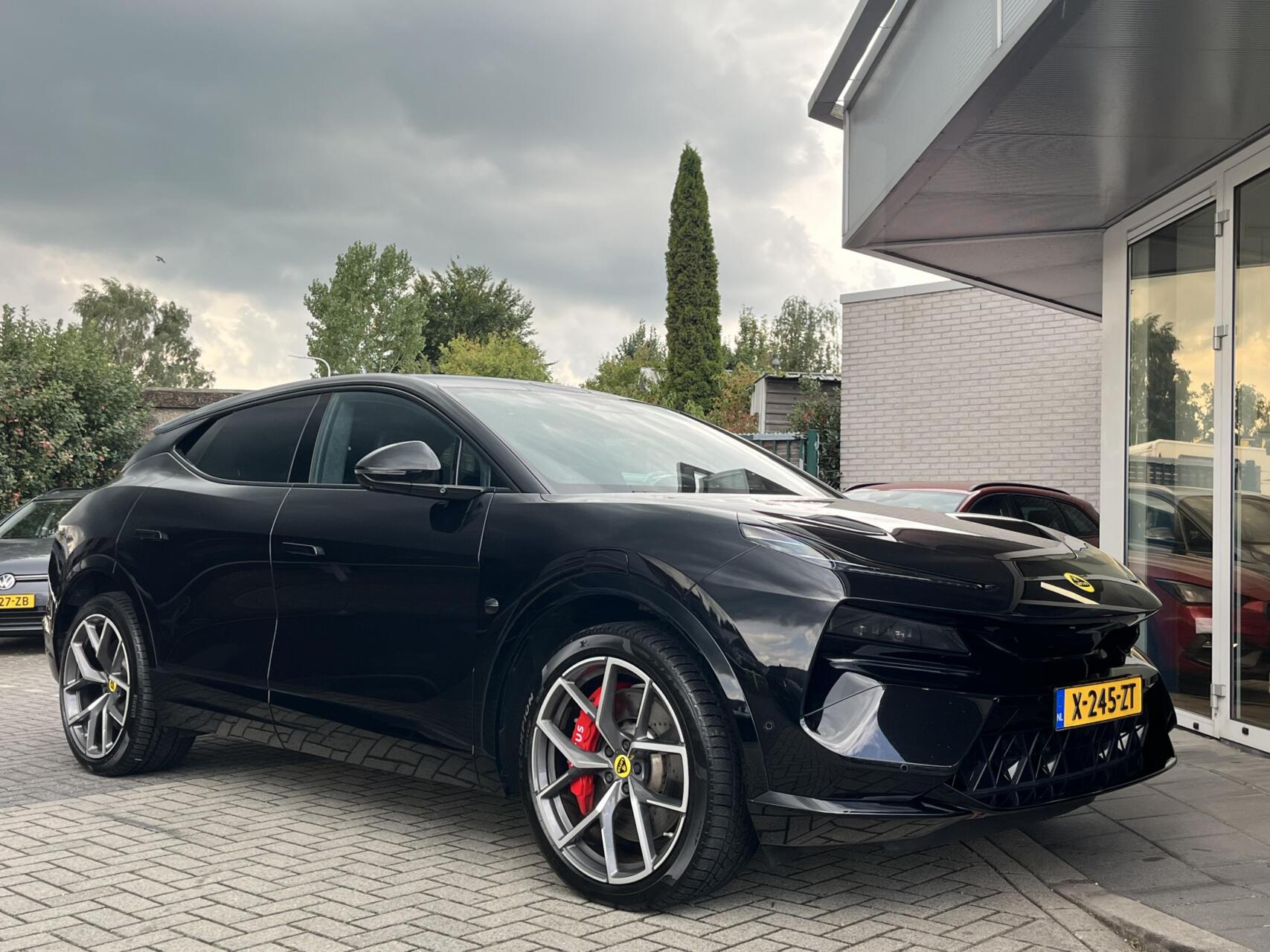 Foto van Lotus Eletre