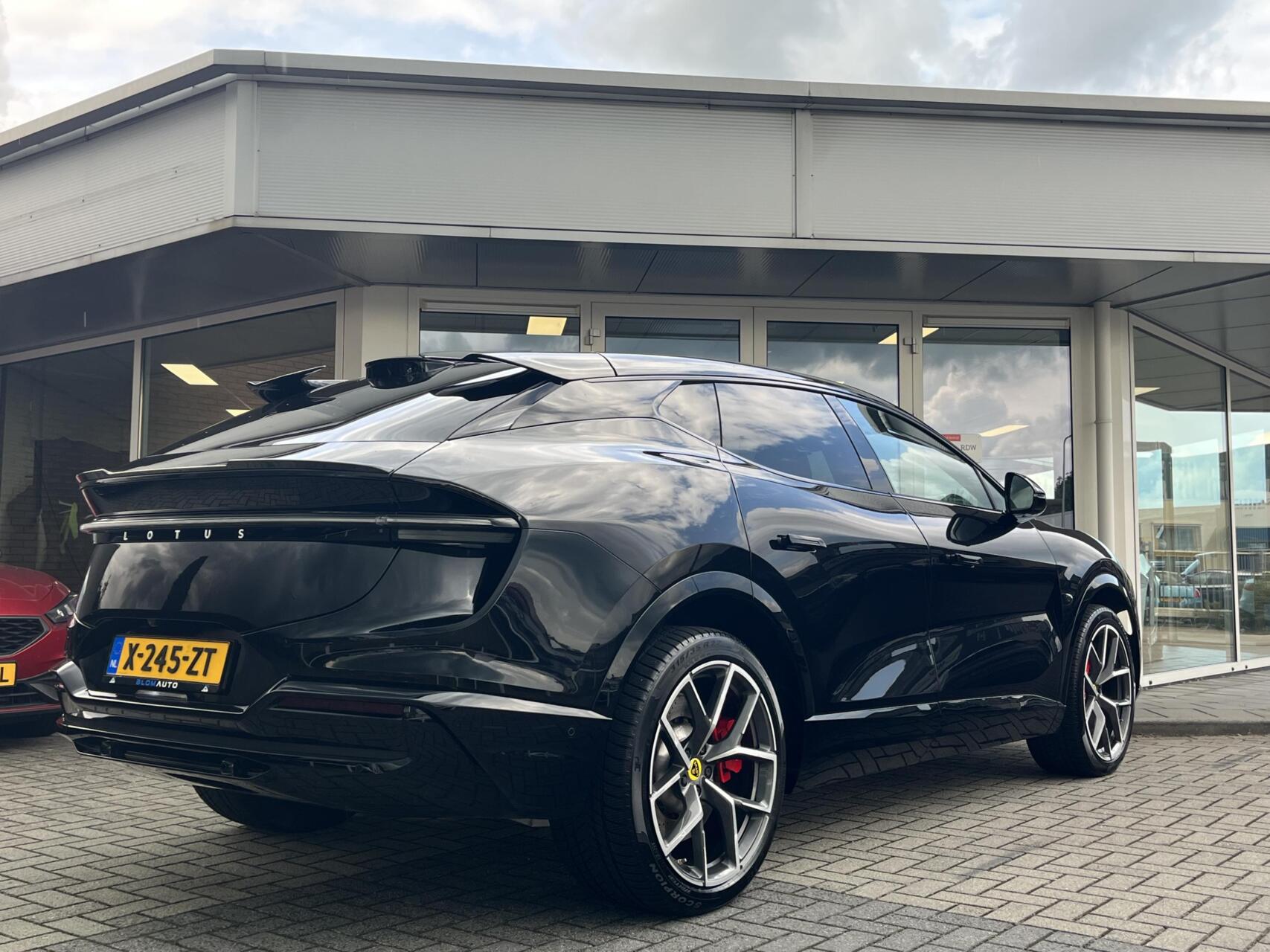 Foto van Lotus Eletre