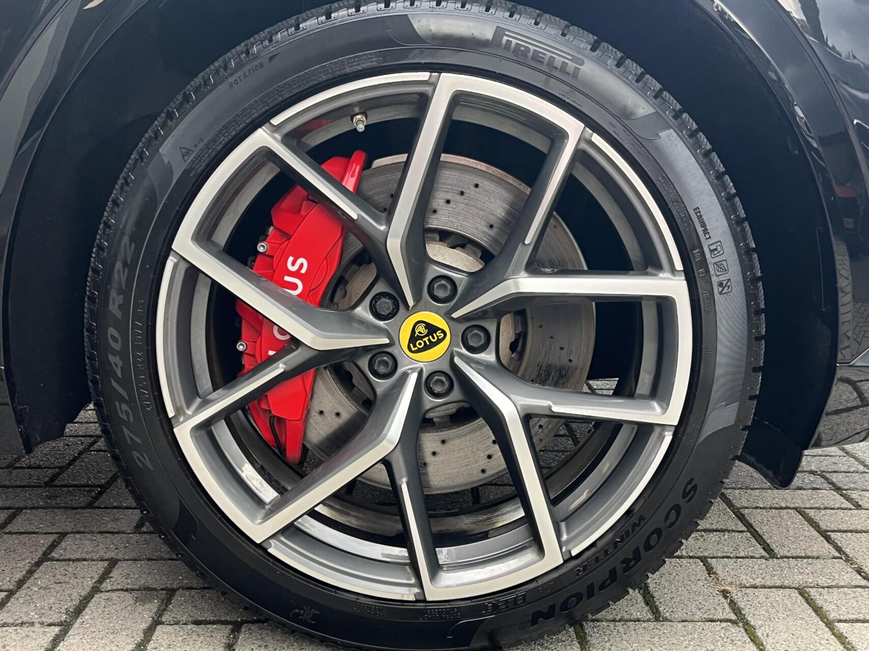 Foto van Lotus Eletre