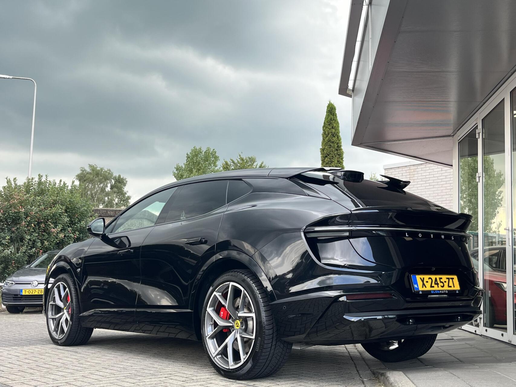Foto van Lotus Eletre