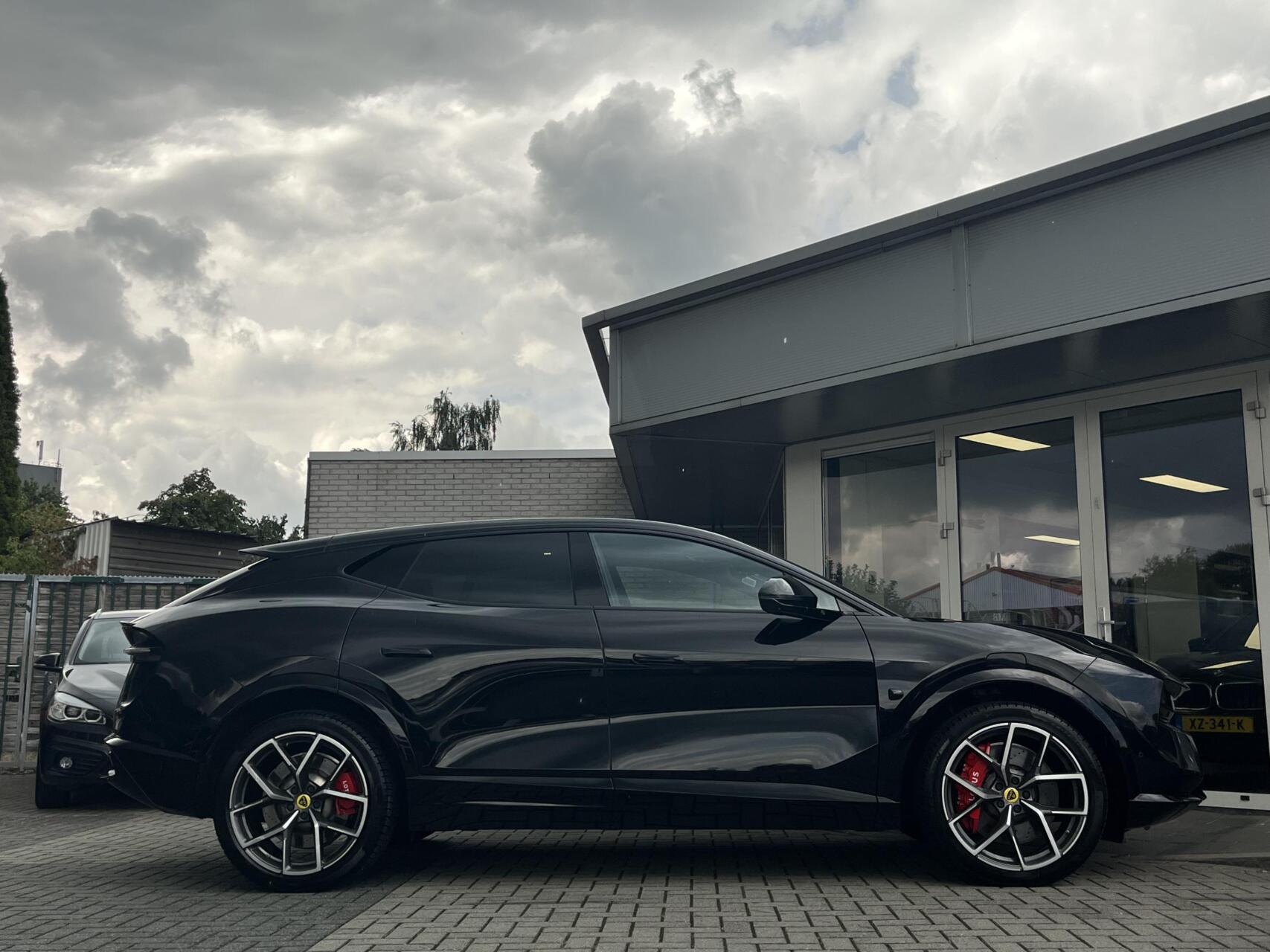 Foto van Lotus Eletre