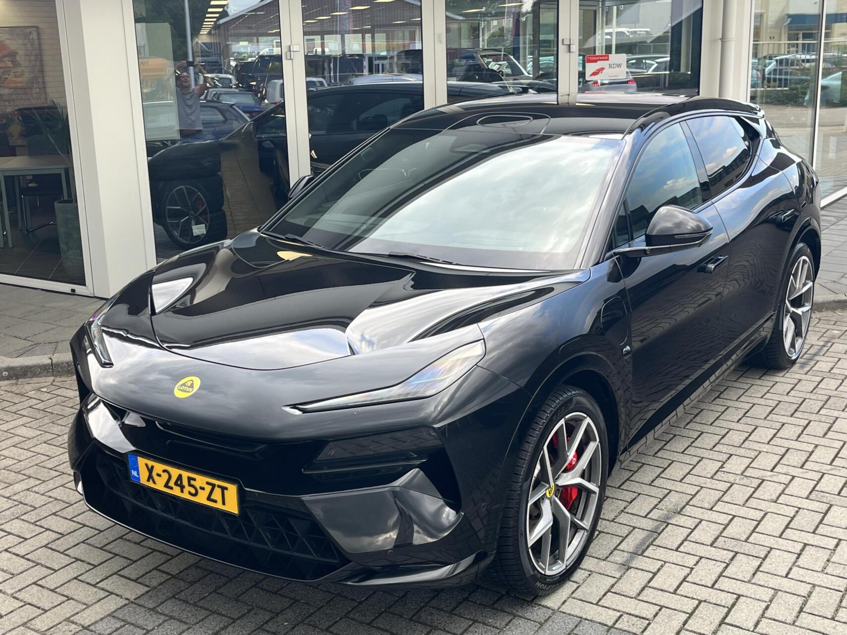 Foto van Lotus Eletre