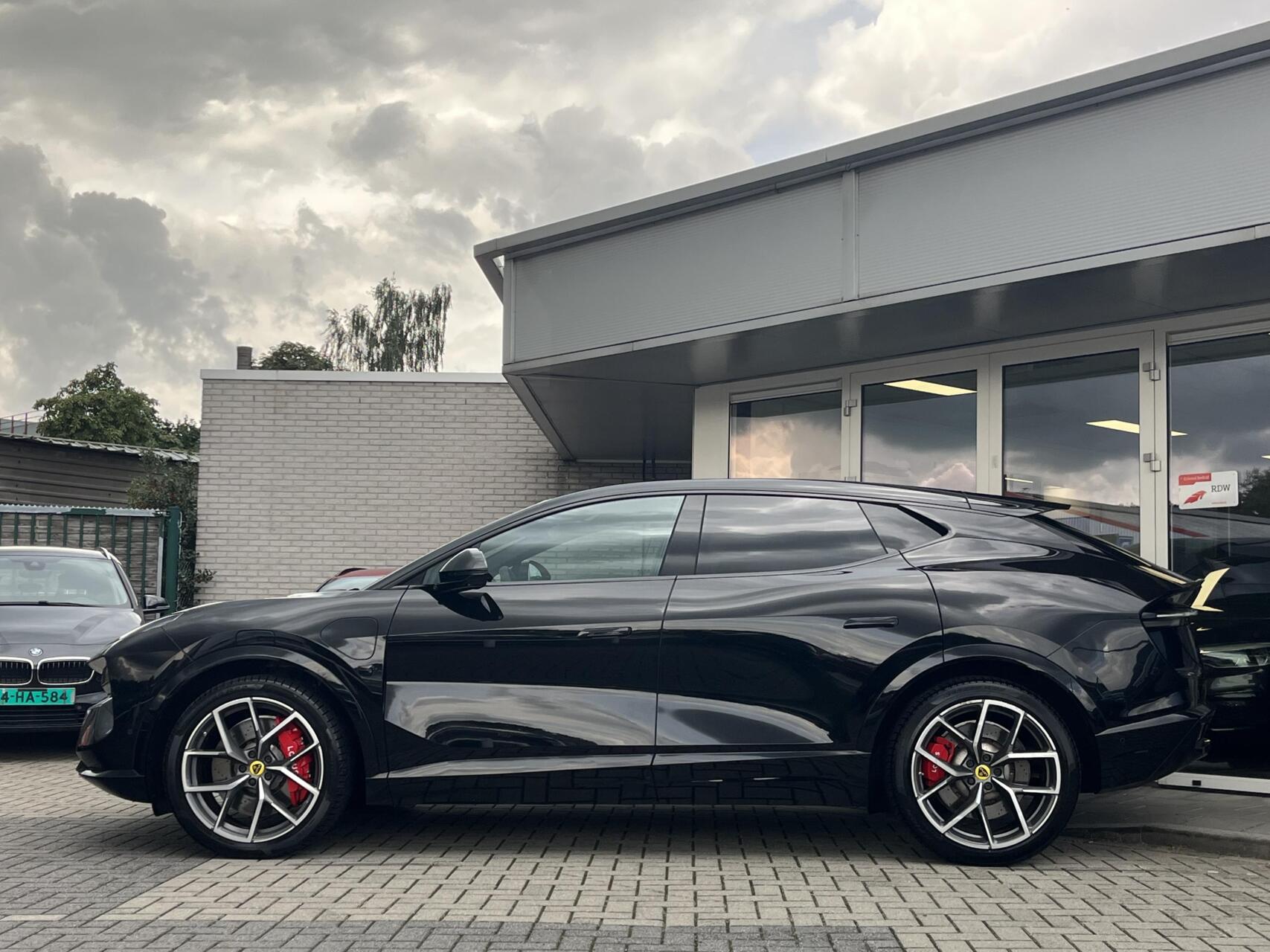 Foto van Lotus Eletre