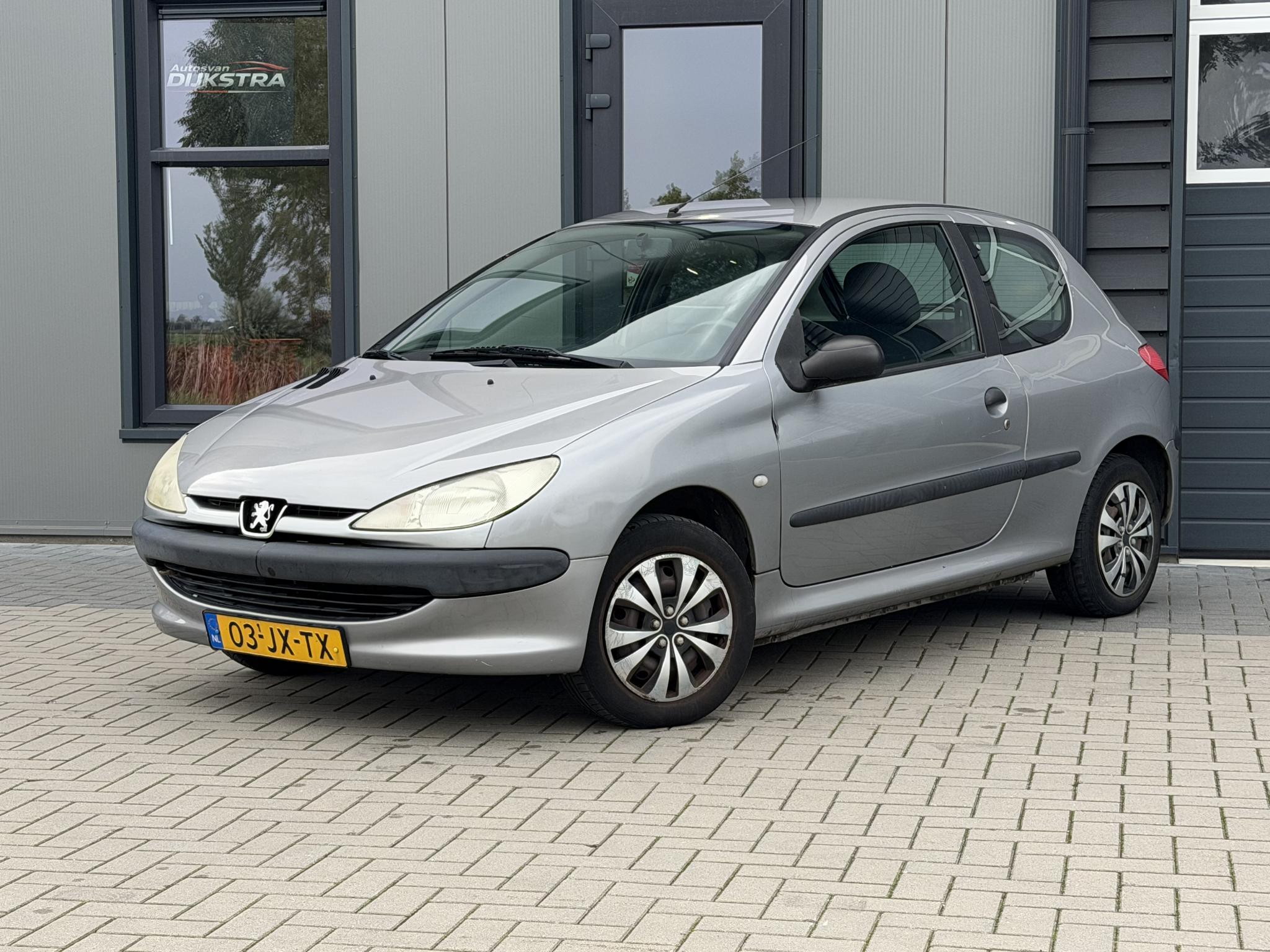 Peugeot 206 1.4 XR 2002 - voorkant