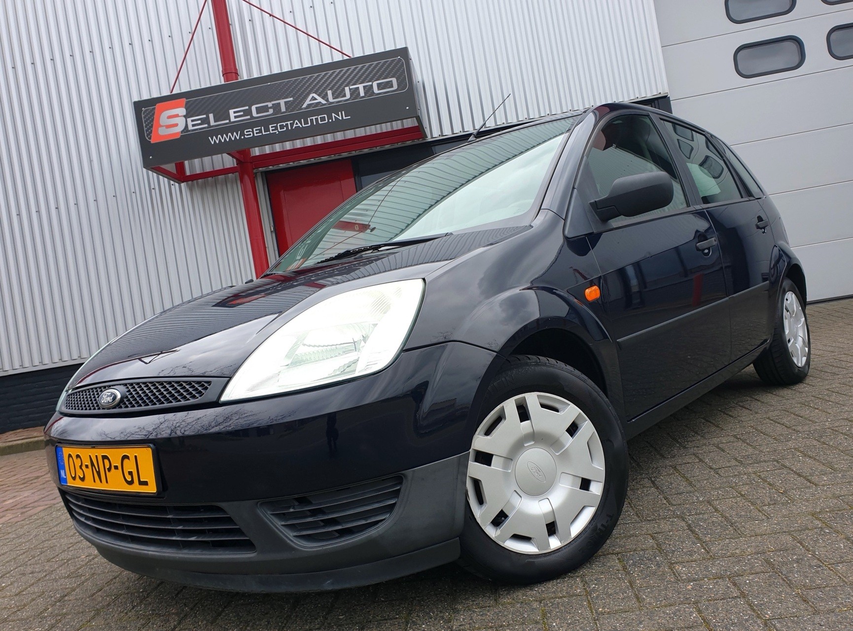 Ford Fiesta 1.3 Ambiente *Airco* APK maart 2020! NAP!! 2004 - voorkant