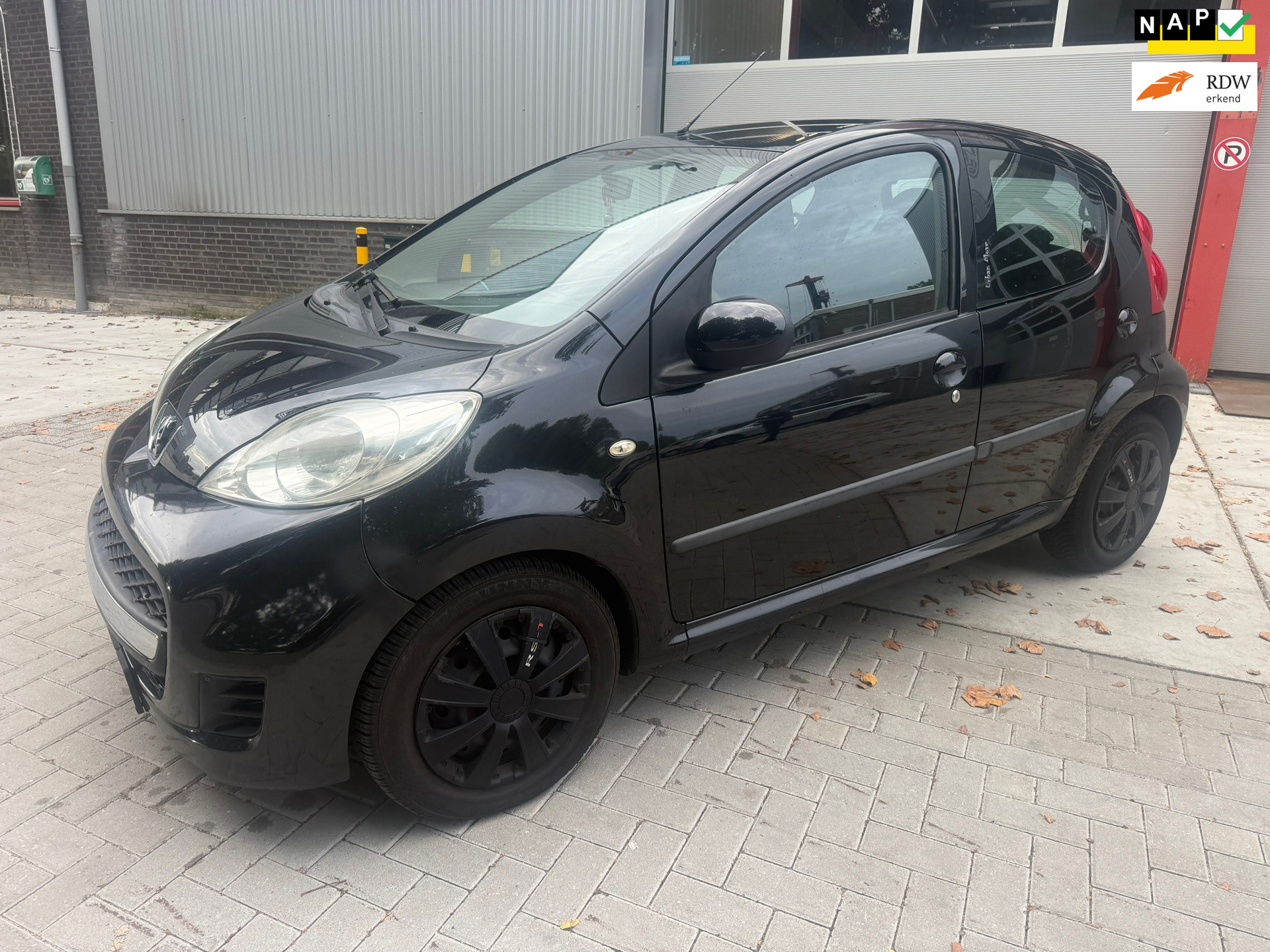 Peugeot Peugeot 107 1.0-12V Urban Move 2010 - voorkant