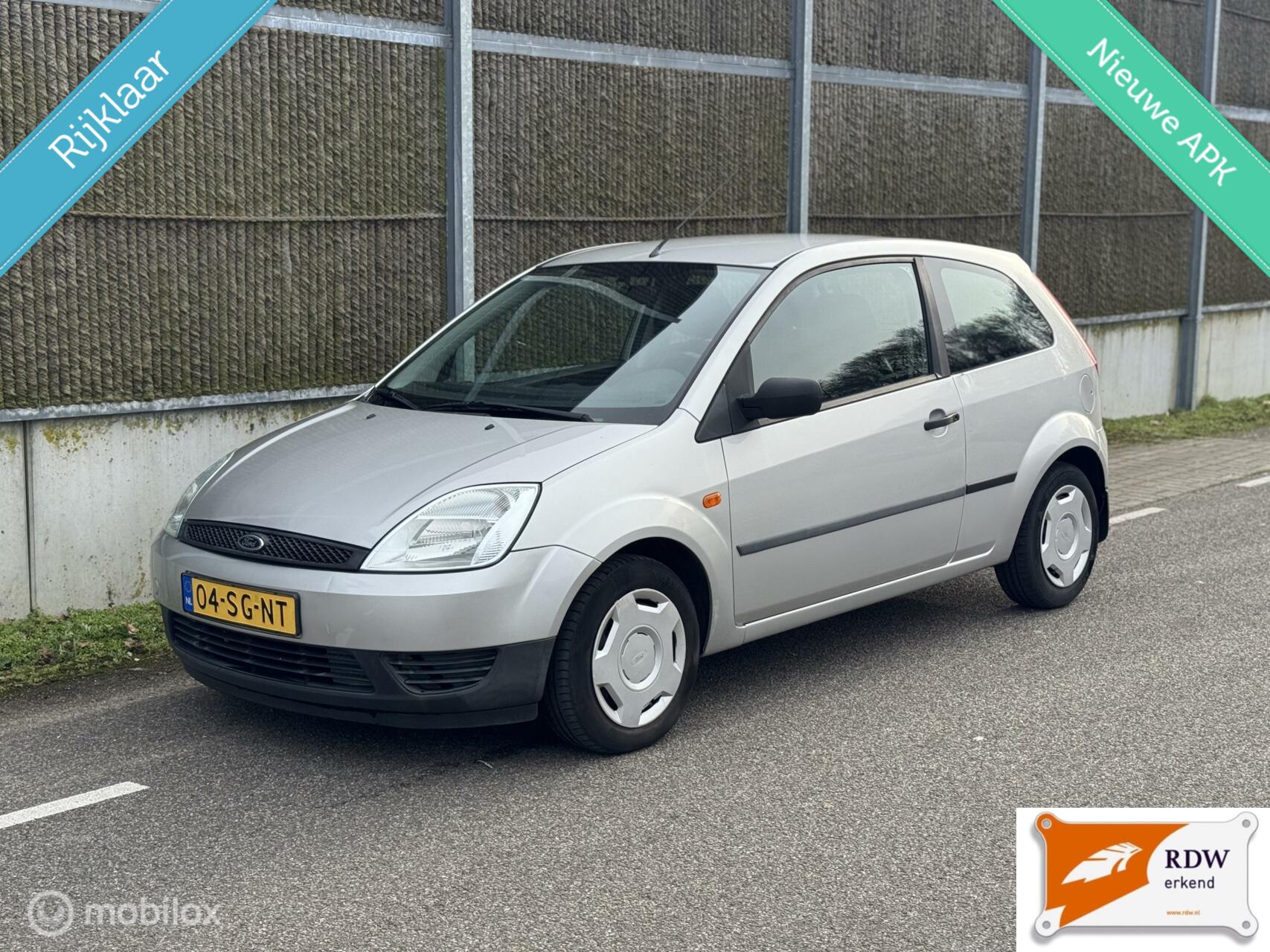 Ford Fiesta 1.3-8V Ambiente NAP/NWE APK/LAGE KM STAND 2006 - voorkant