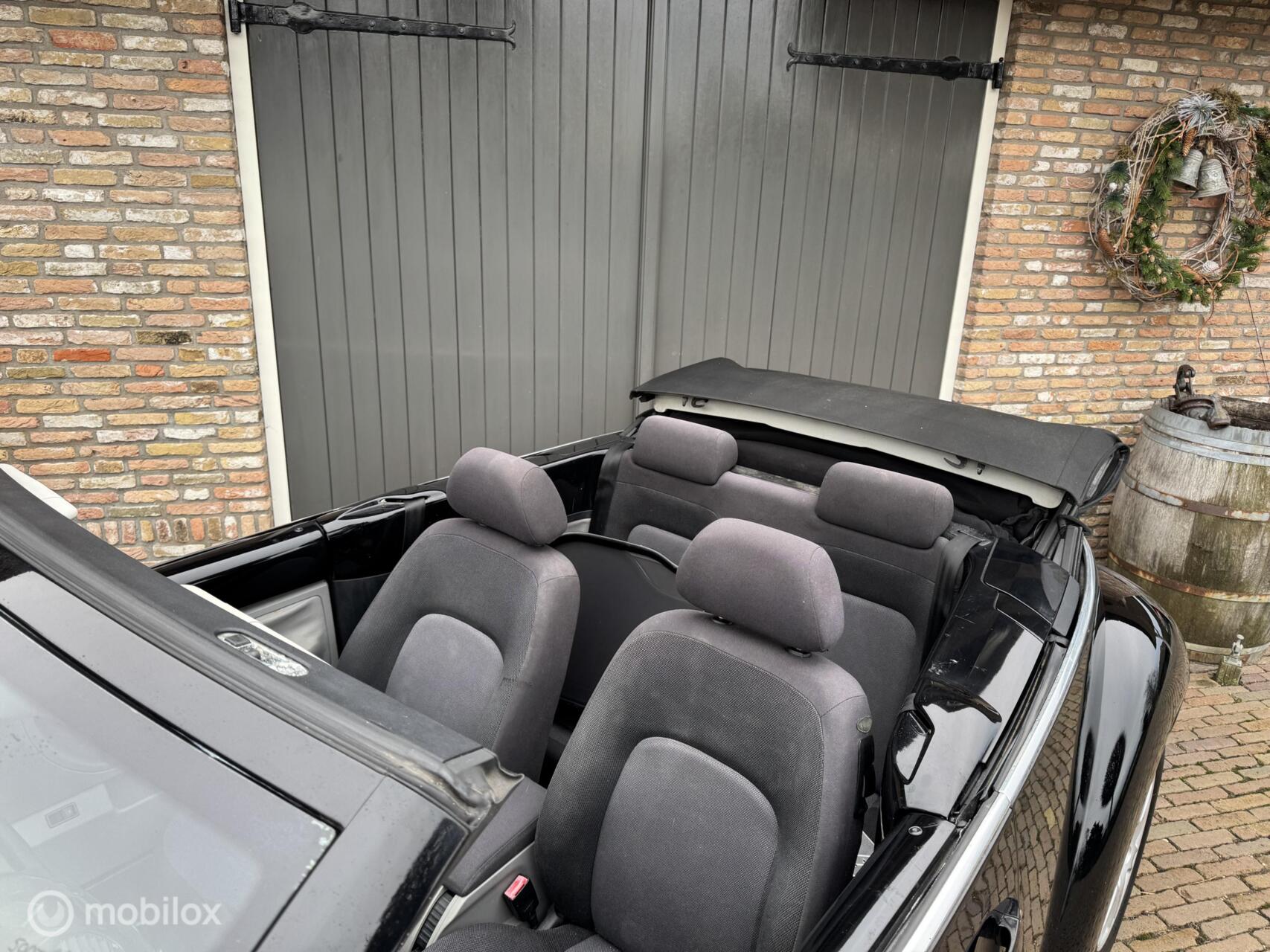 Foto van Volkswagen New Beetle Cabriolet