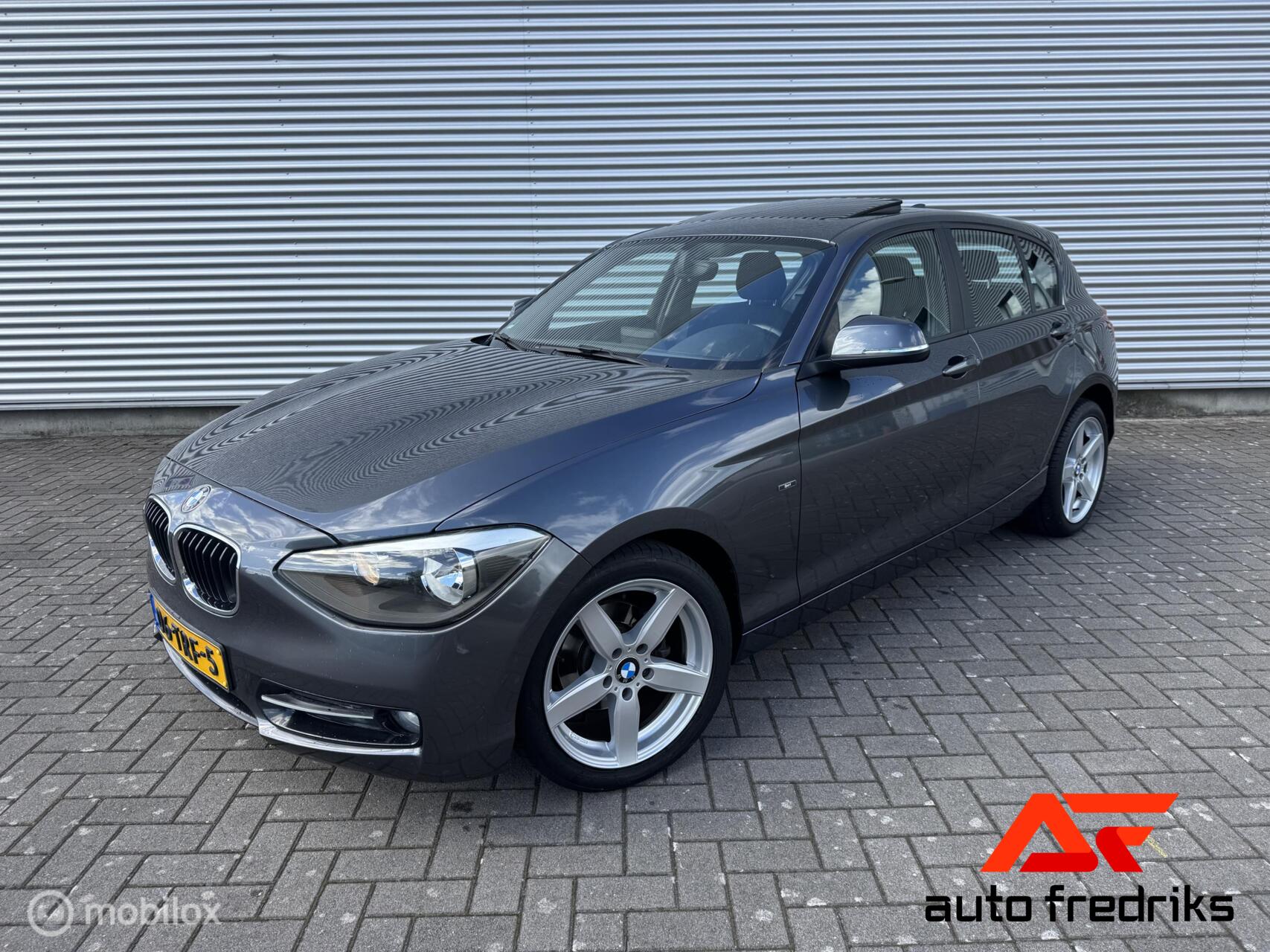 BMW 1er Reihe 116i Business+ Sport | Panorama dak | Navigatie | 2012 - voorkant