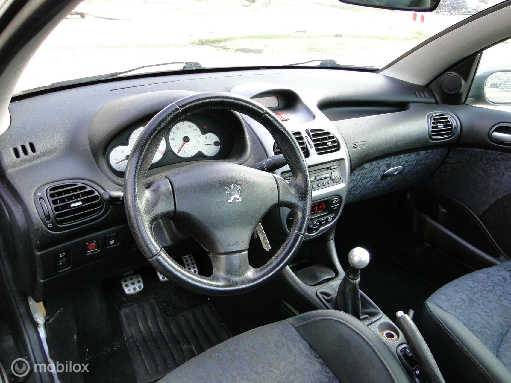 Foto van Peugeot 206 CC