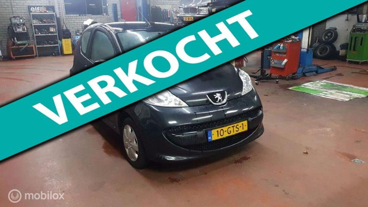 Peugeot 107 1.0-12V XS 2008 - voorkant