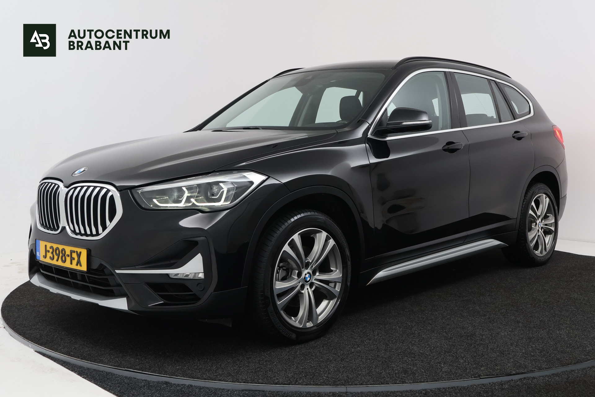 BMW X1 Sdrive18i sDrive18i High Executive (TREKHAAK, CAMERA, STOELVERWARMING, DEALER ONDERHOUDEN) 2019 - voorkant