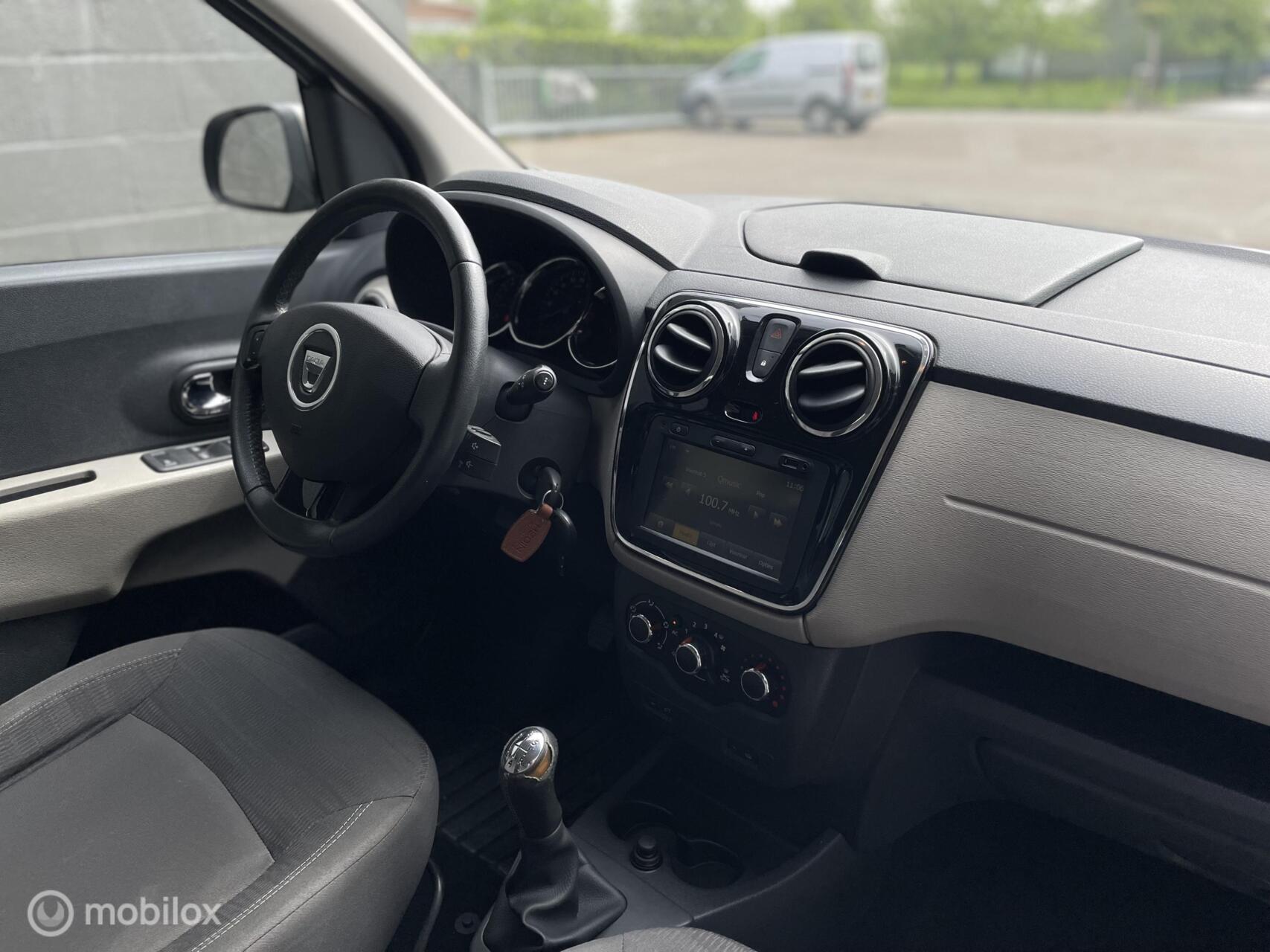 Foto van Dacia Lodgy
