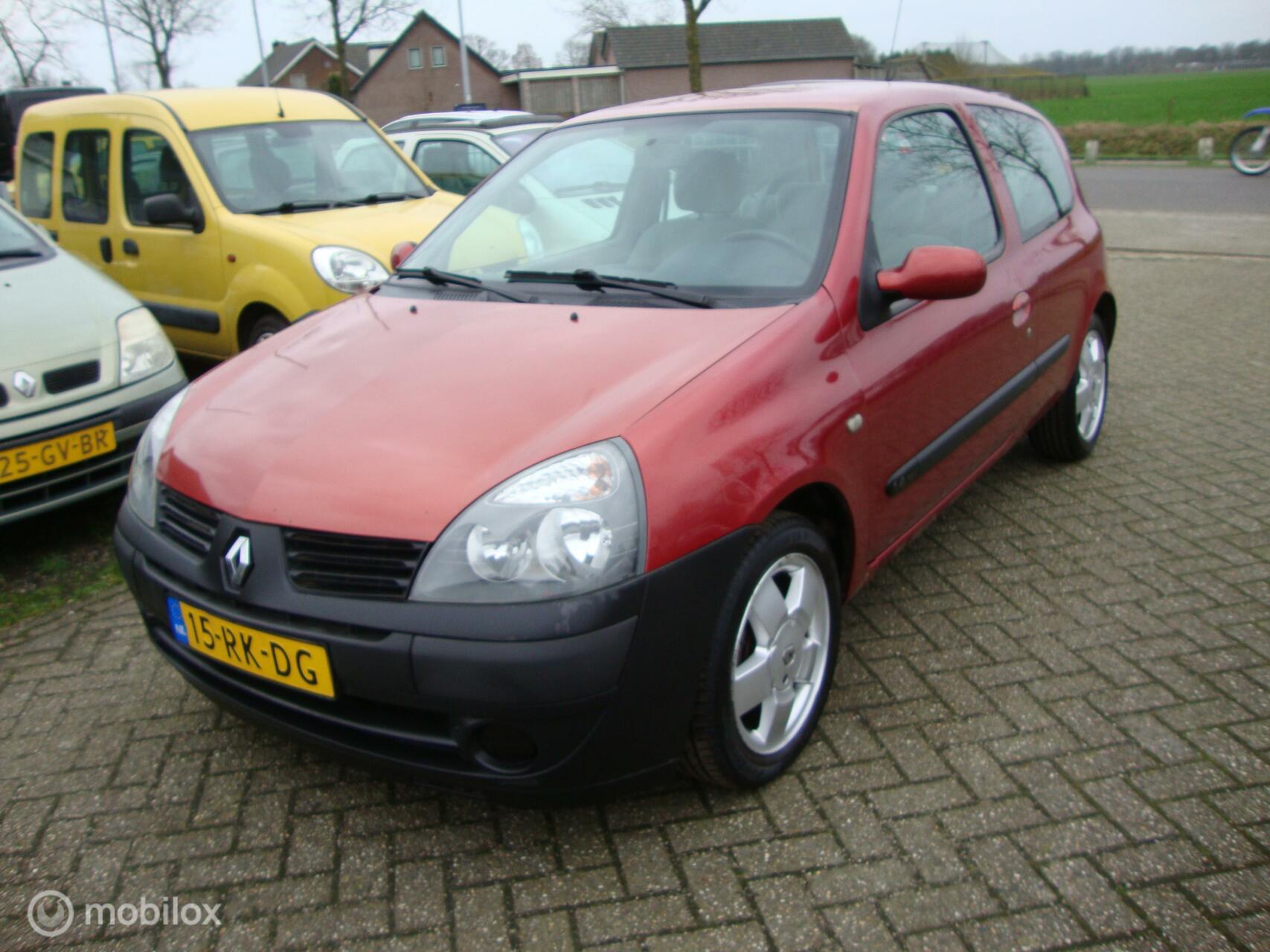 Renault Clio 1.4-16V Privilège Luxe 2005 - voorkant