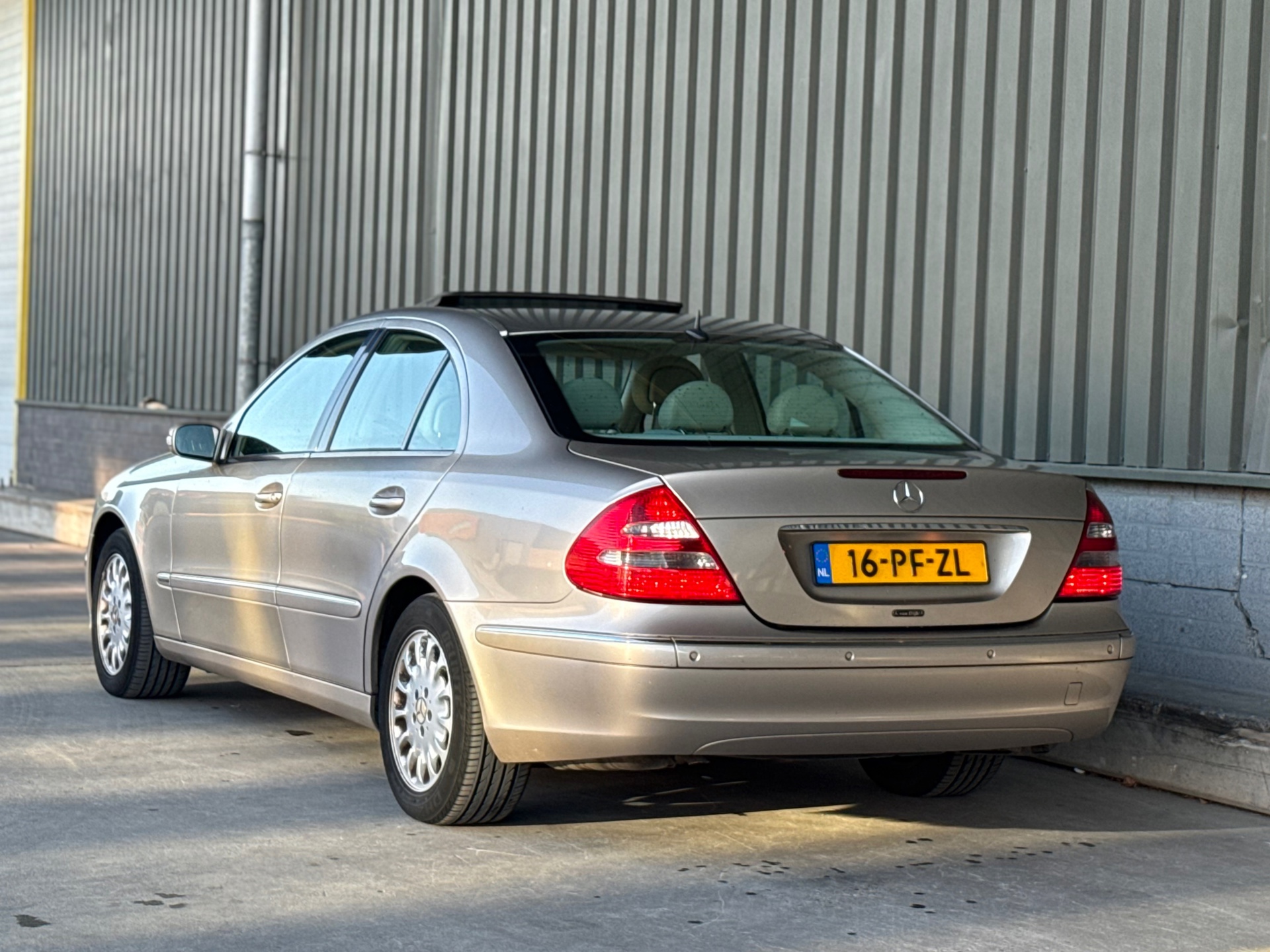 Foto van Mercedes-Benz E 240