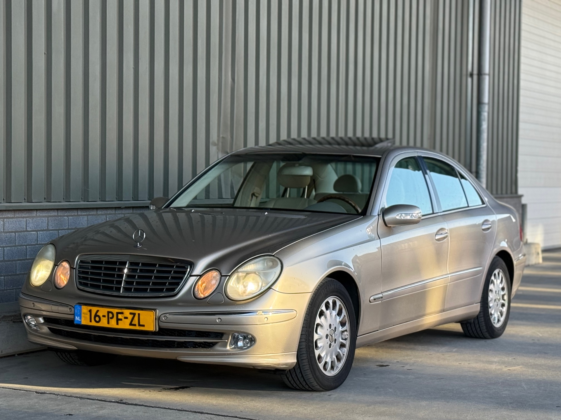 Foto van Mercedes-Benz E 240