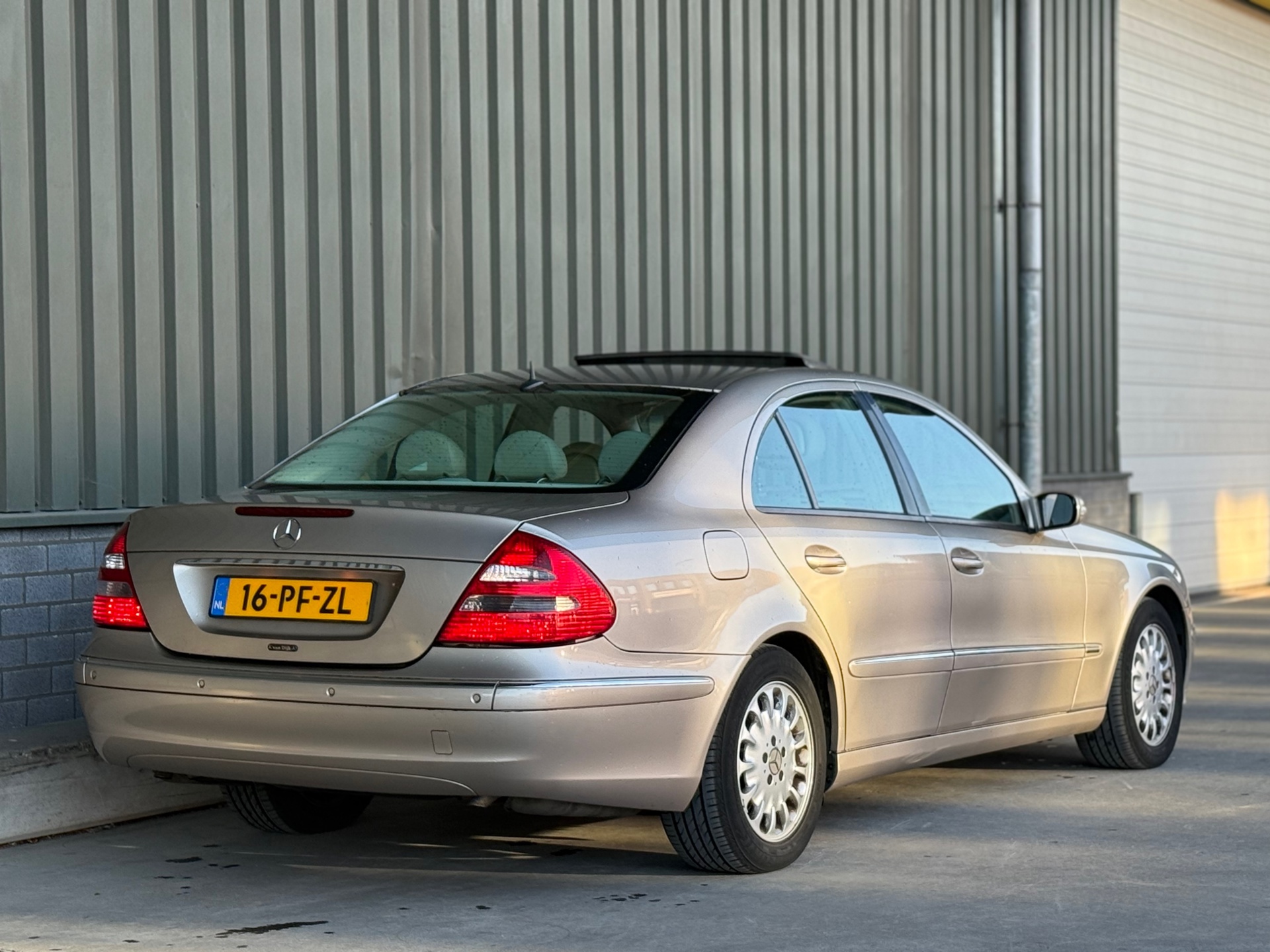 Foto van Mercedes-Benz E 240