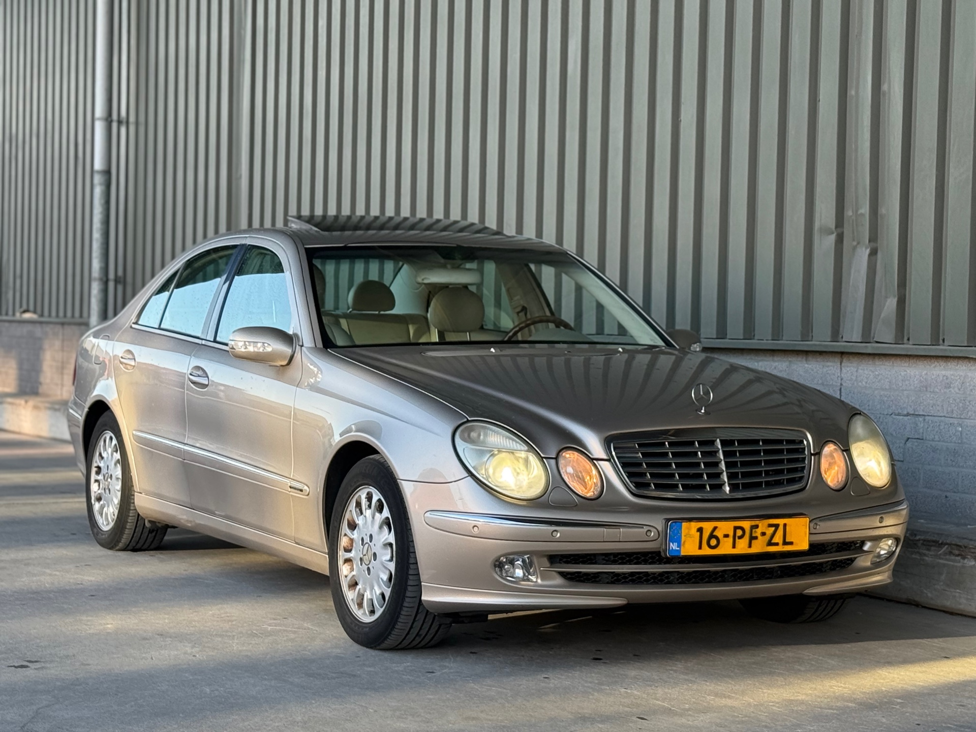 Foto van Mercedes-Benz E 240