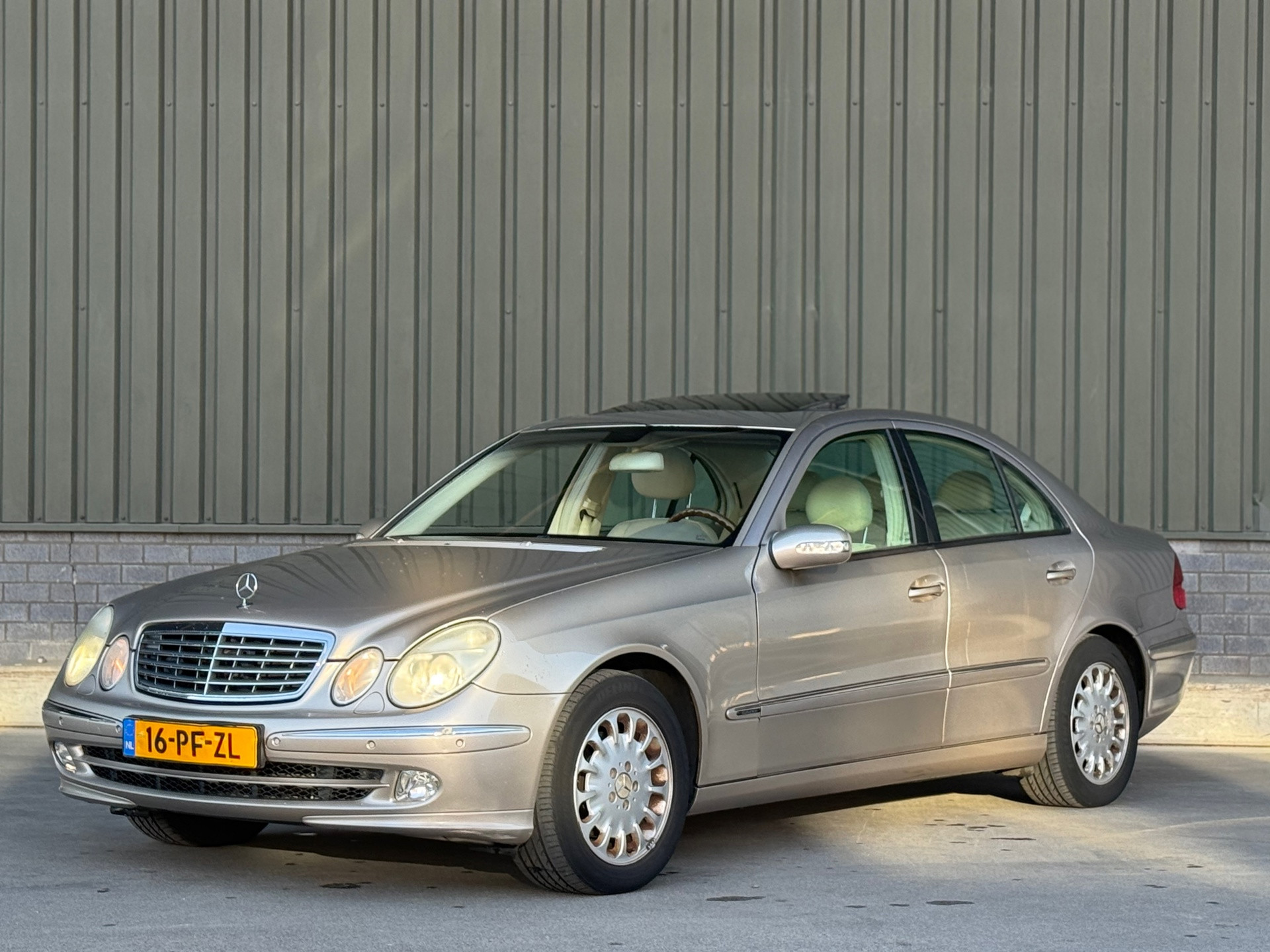 Foto van Mercedes-Benz E 240