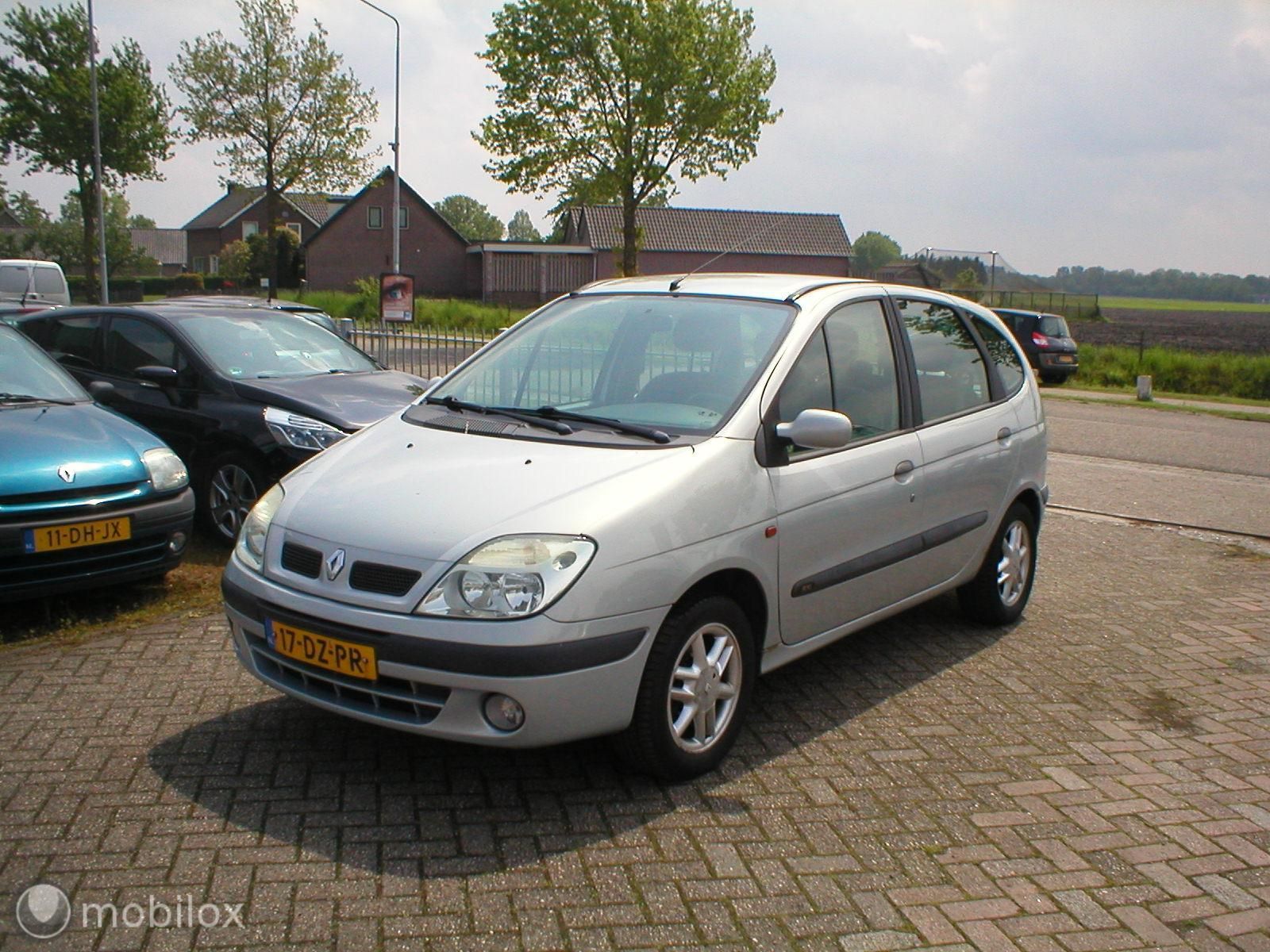 Renault Scenic 2.0-16V RXI 2000 - voorkant