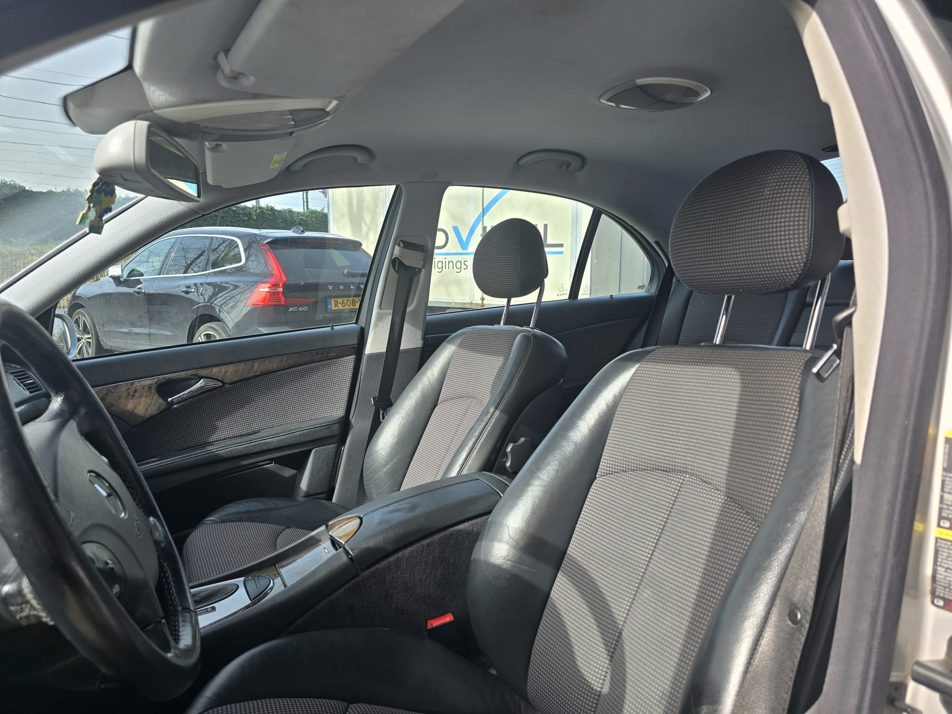 Foto van Mercedes-Benz E 240