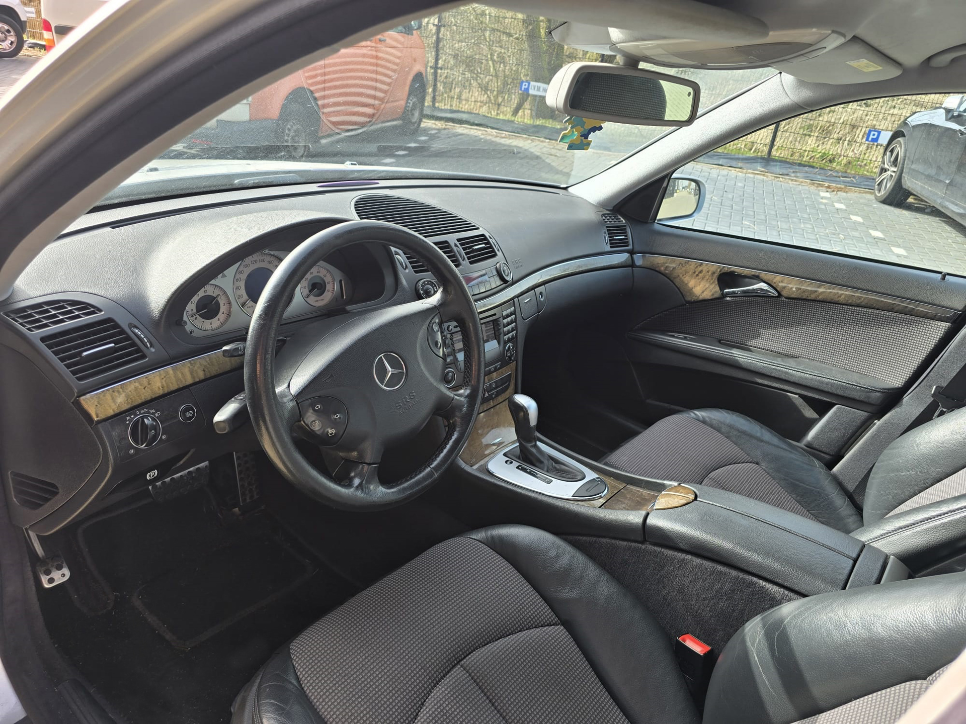 Foto van Mercedes-Benz E 240
