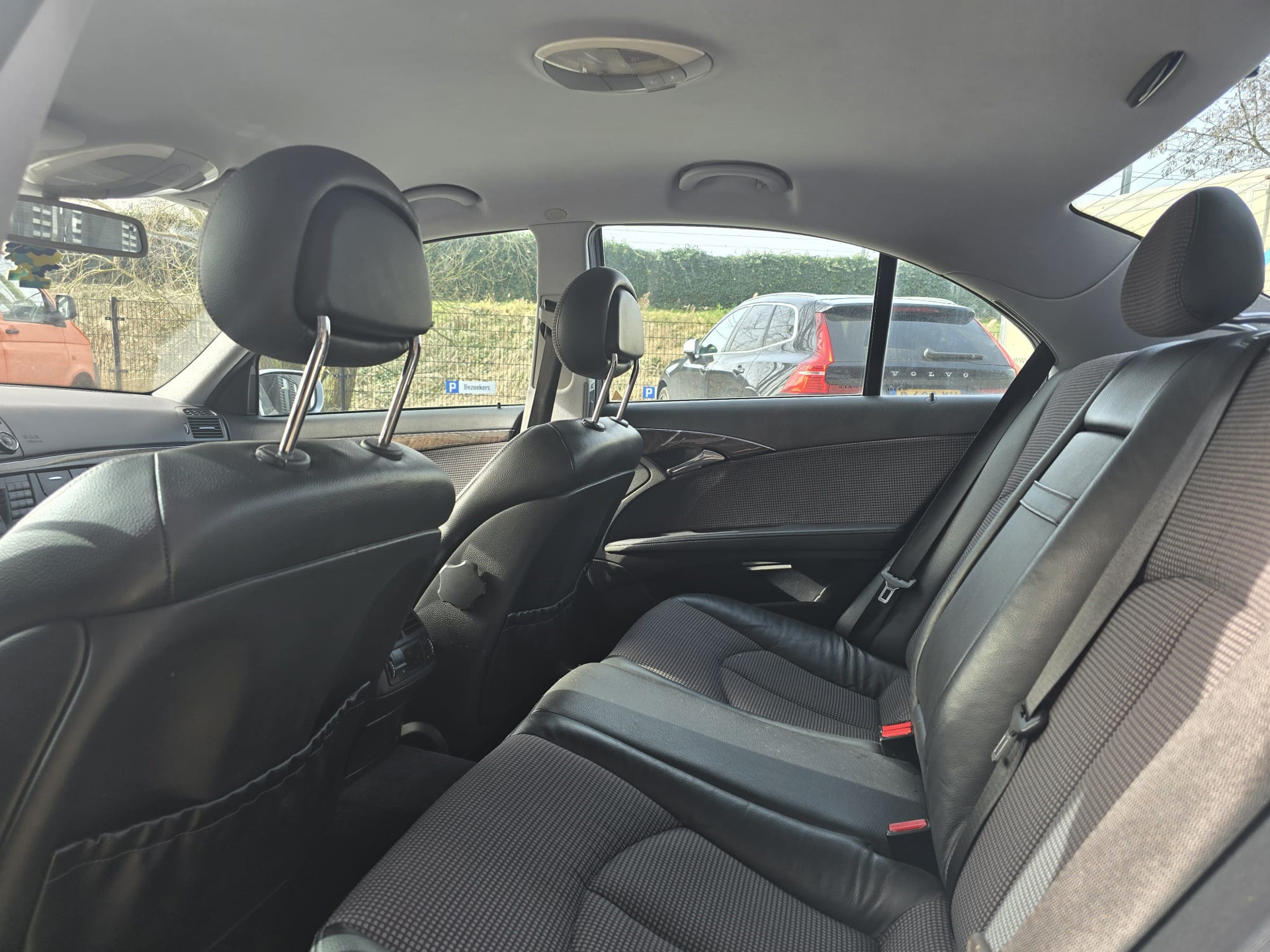 Foto van Mercedes-Benz E 240