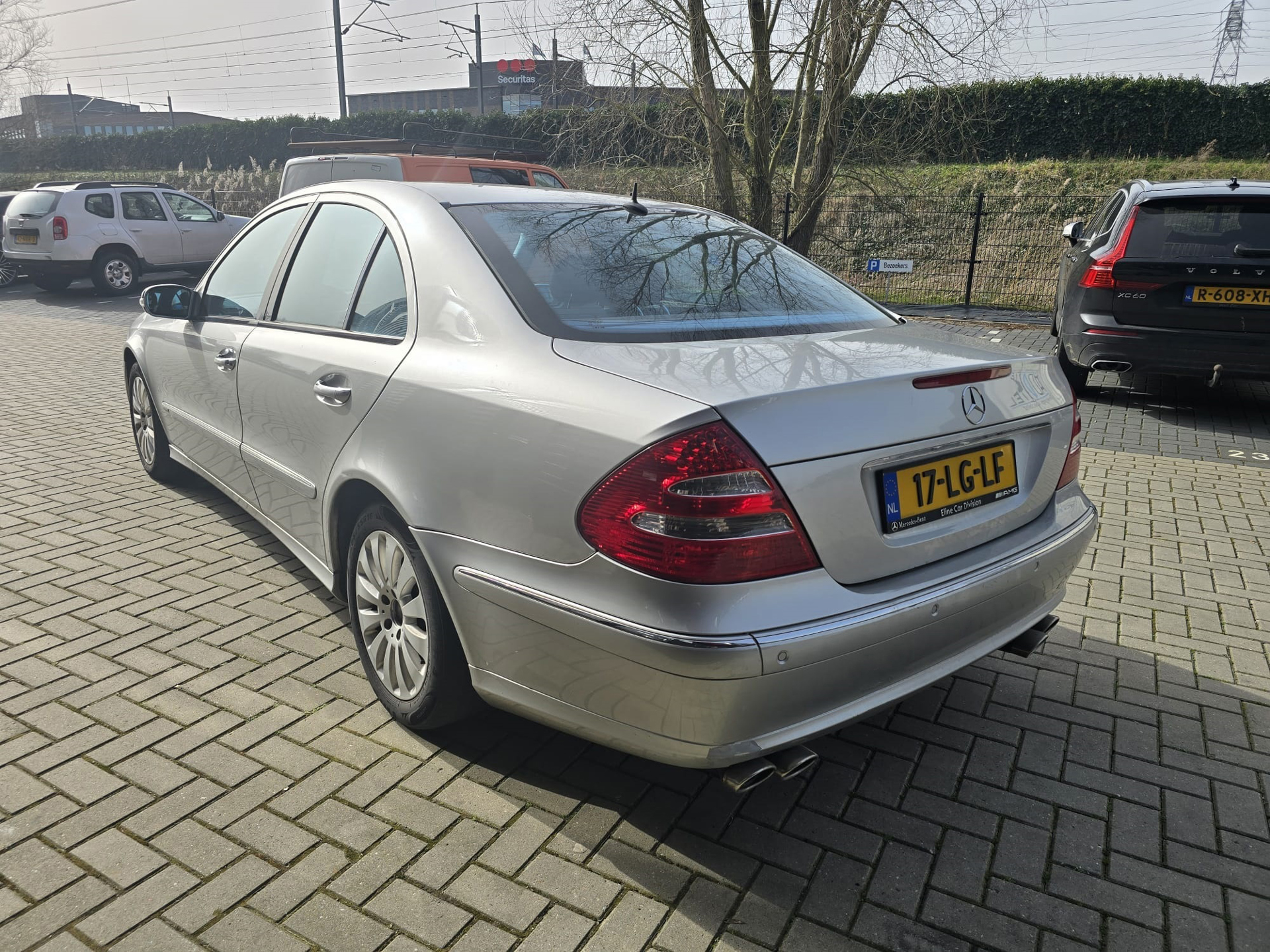 Foto van Mercedes-Benz E 240