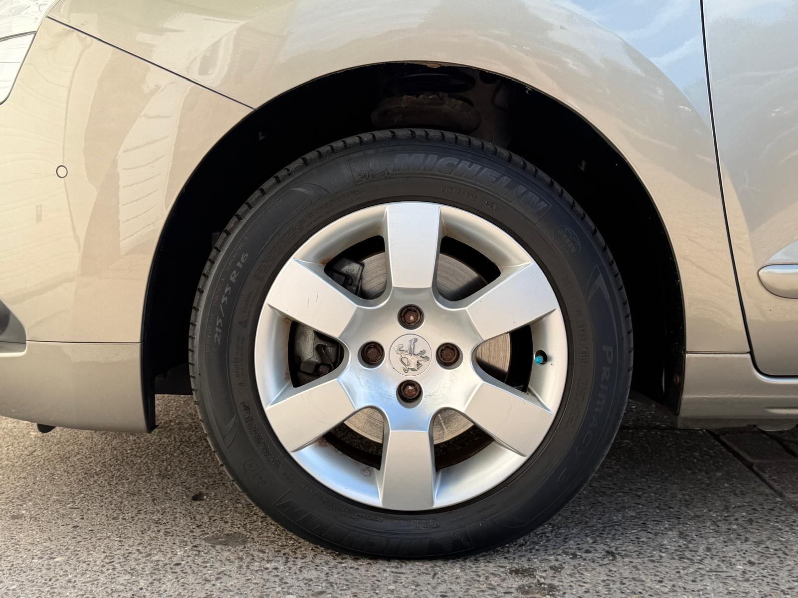 Foto van Peugeot 5008