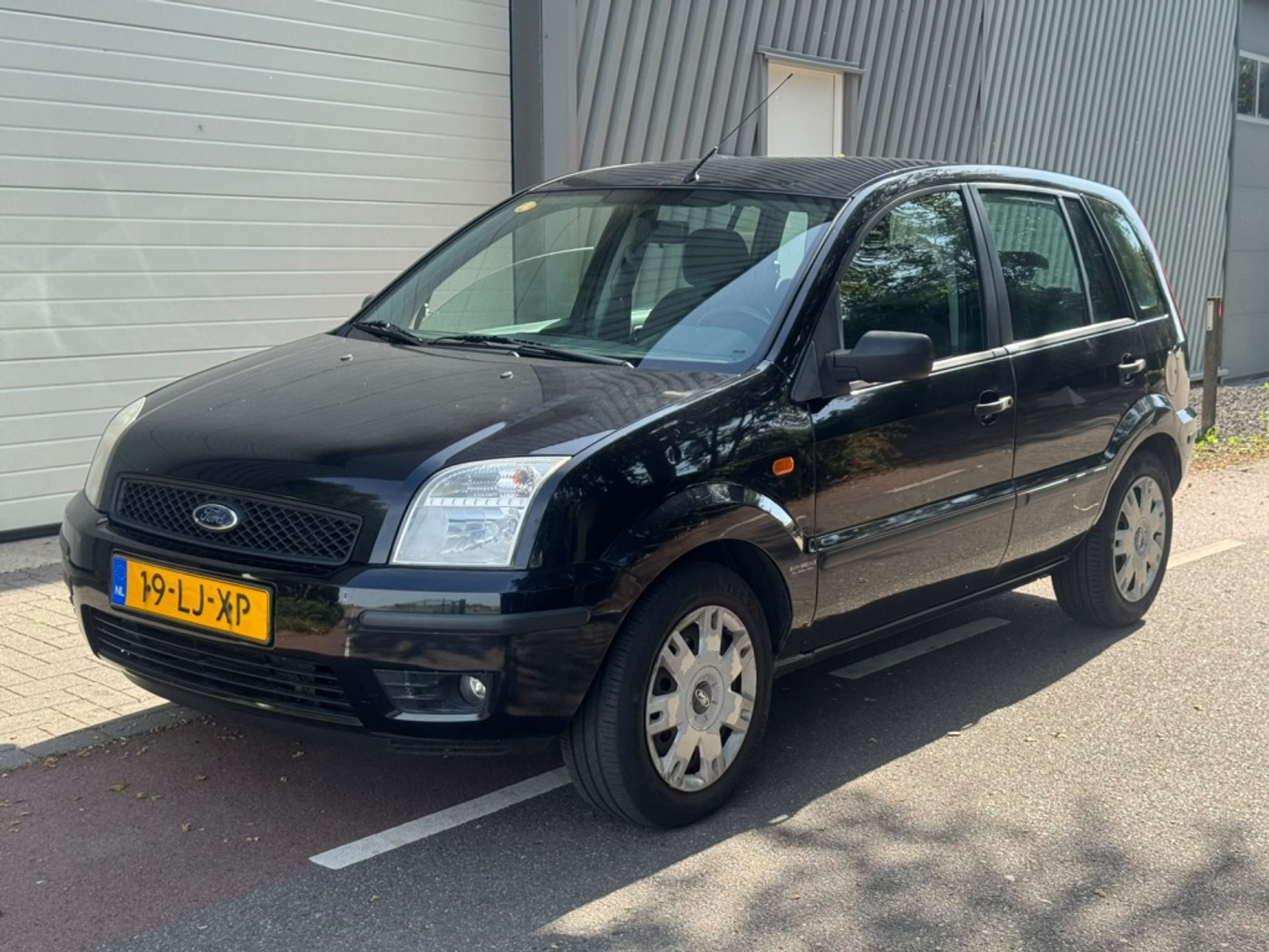Ford Fusion 1.6-16V Trend 2003 - voorkant