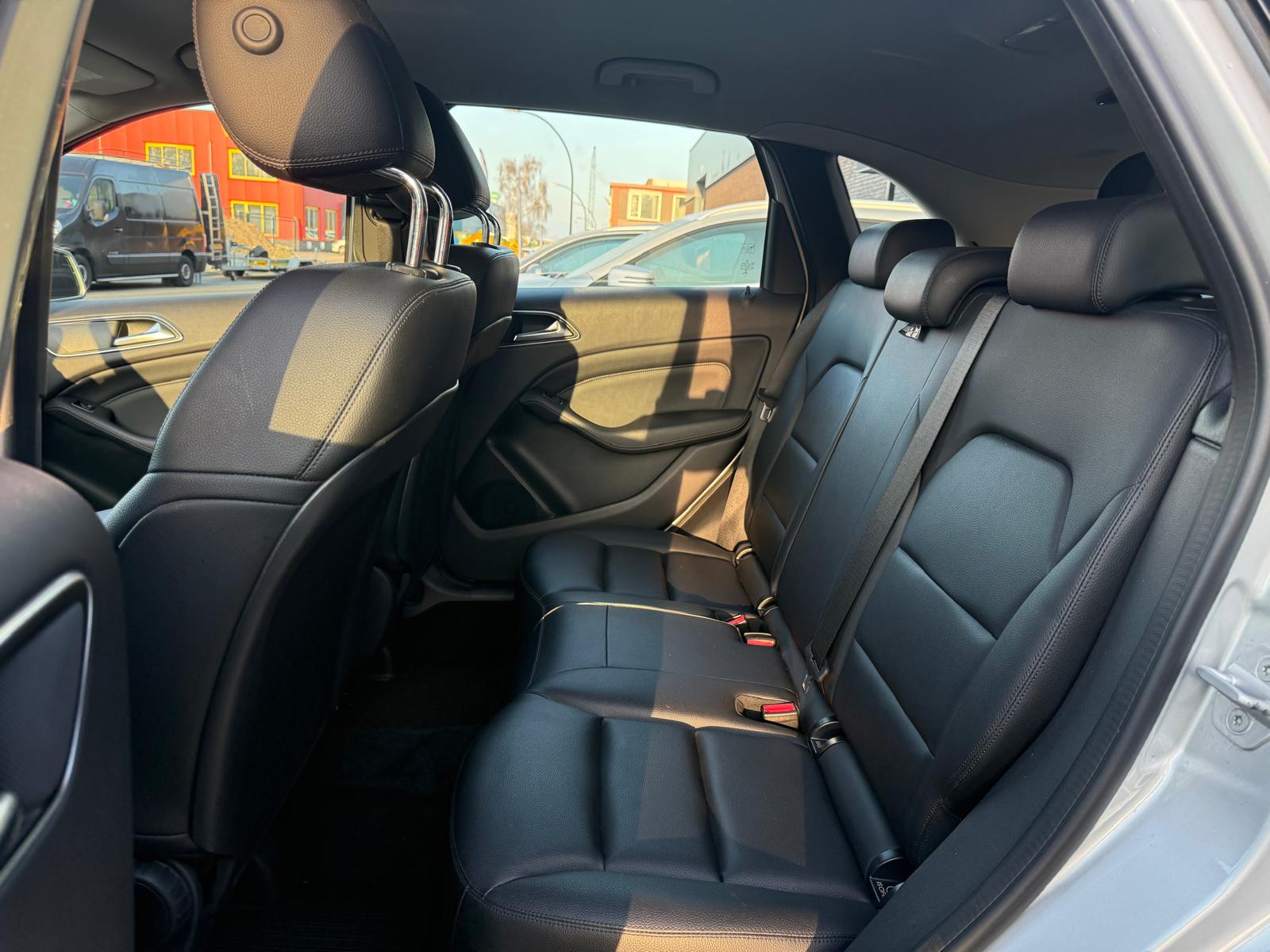 Foto van Mercedes-Benz B 180