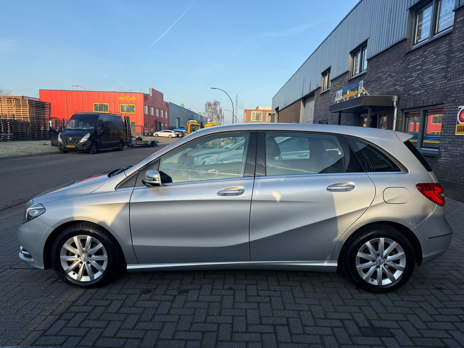 Foto van Mercedes-Benz B 180
