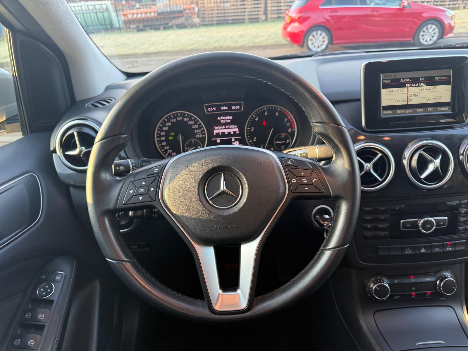 Foto van Mercedes-Benz B 180