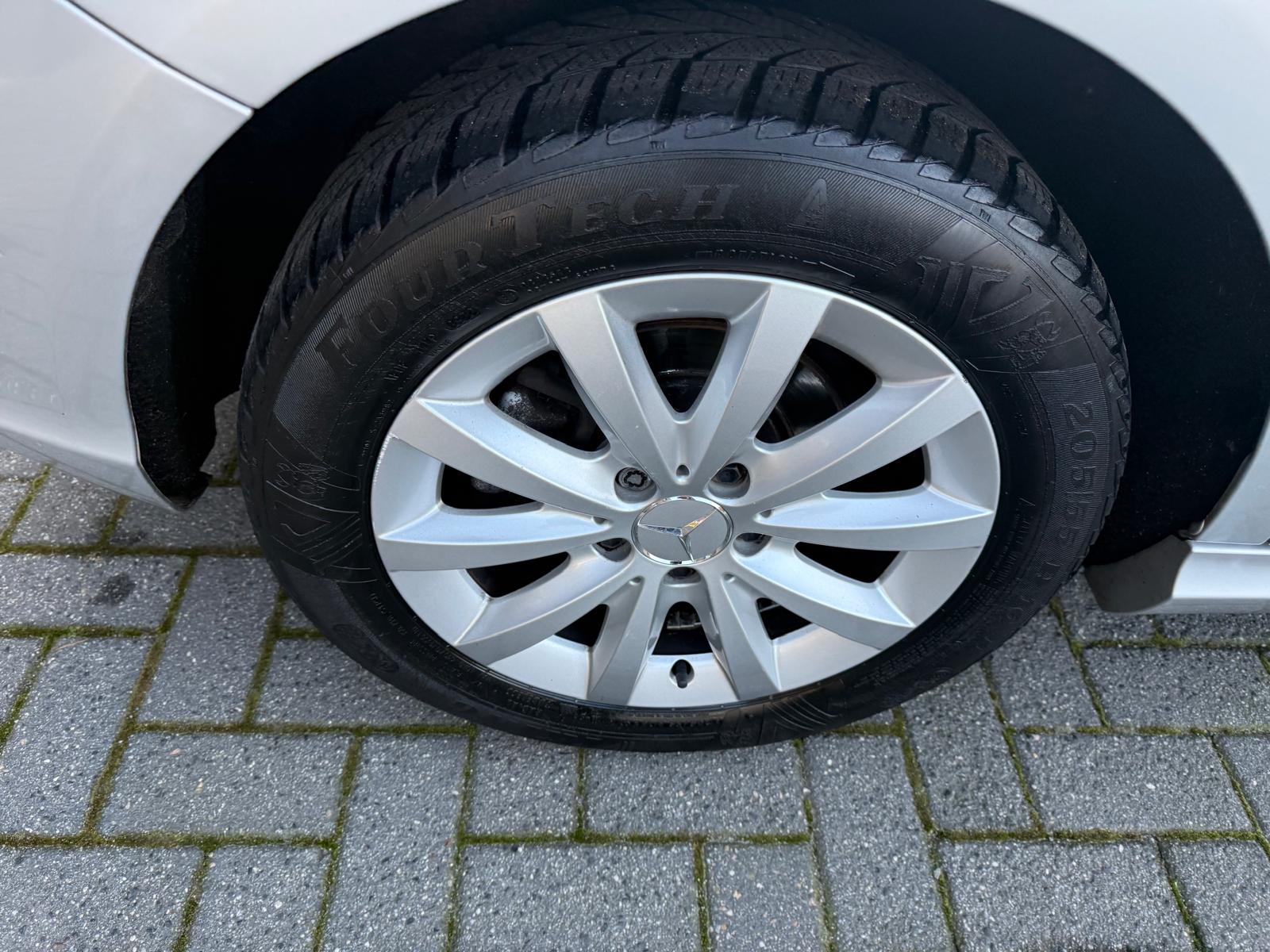 Foto van Mercedes-Benz B 180