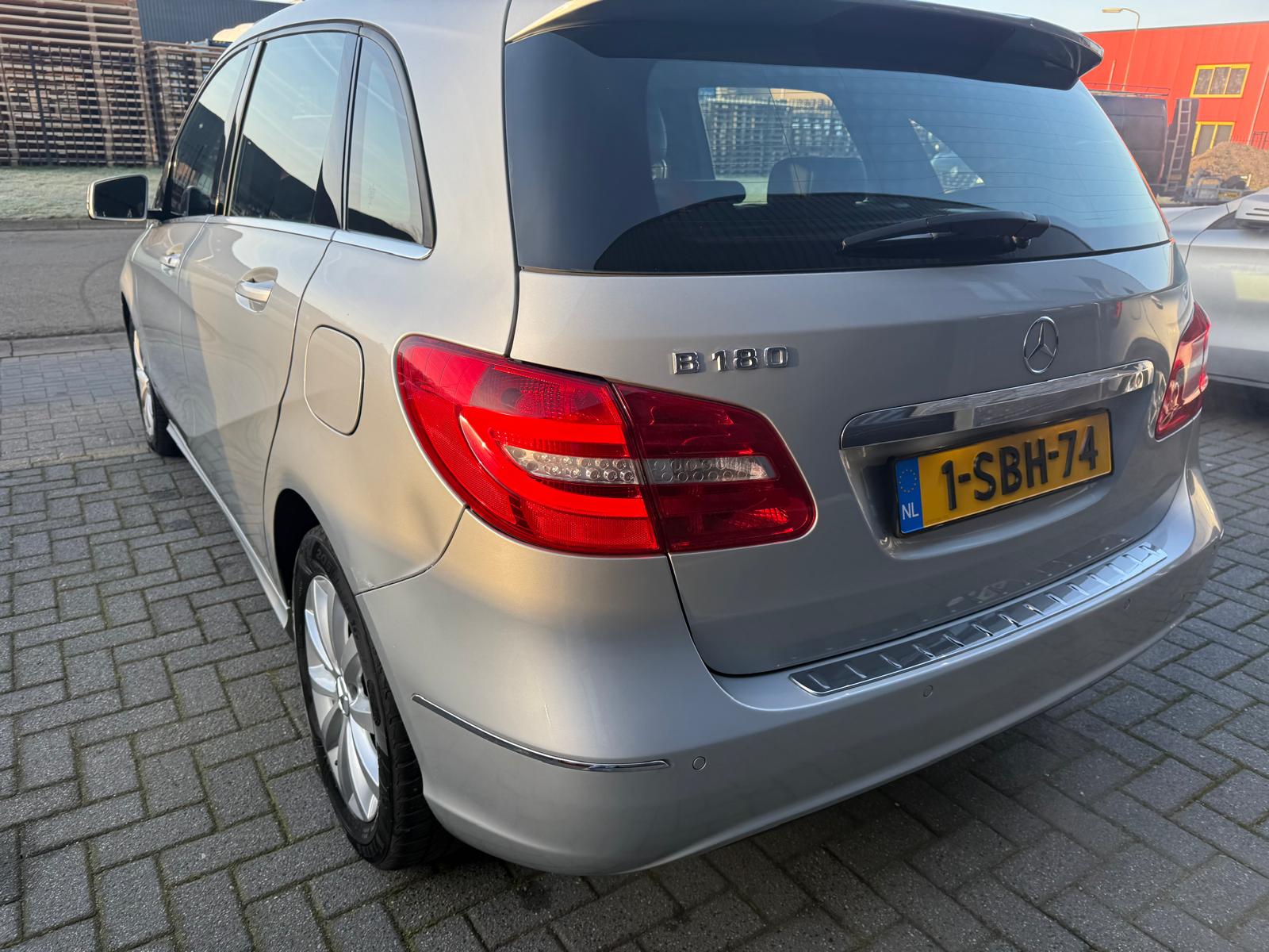 Foto van Mercedes-Benz B 180