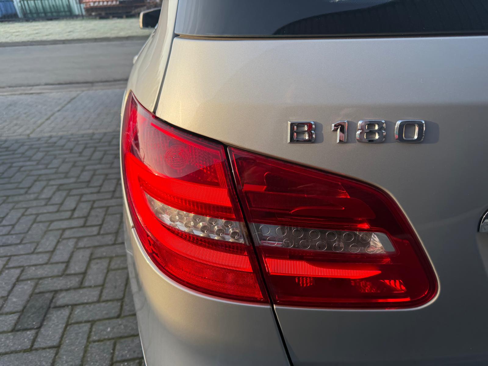 Foto van Mercedes-Benz B 180