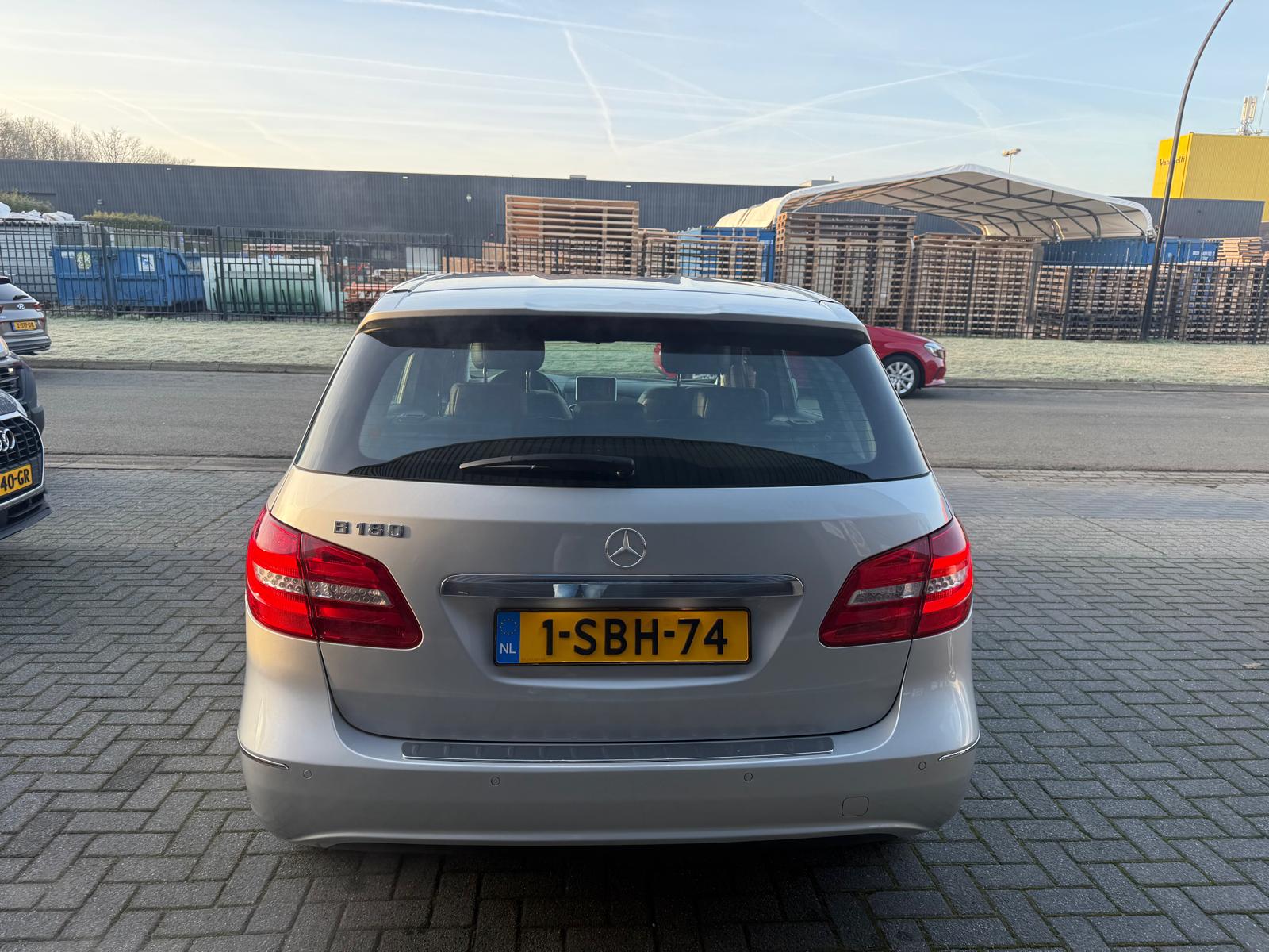 Foto van Mercedes-Benz B 180