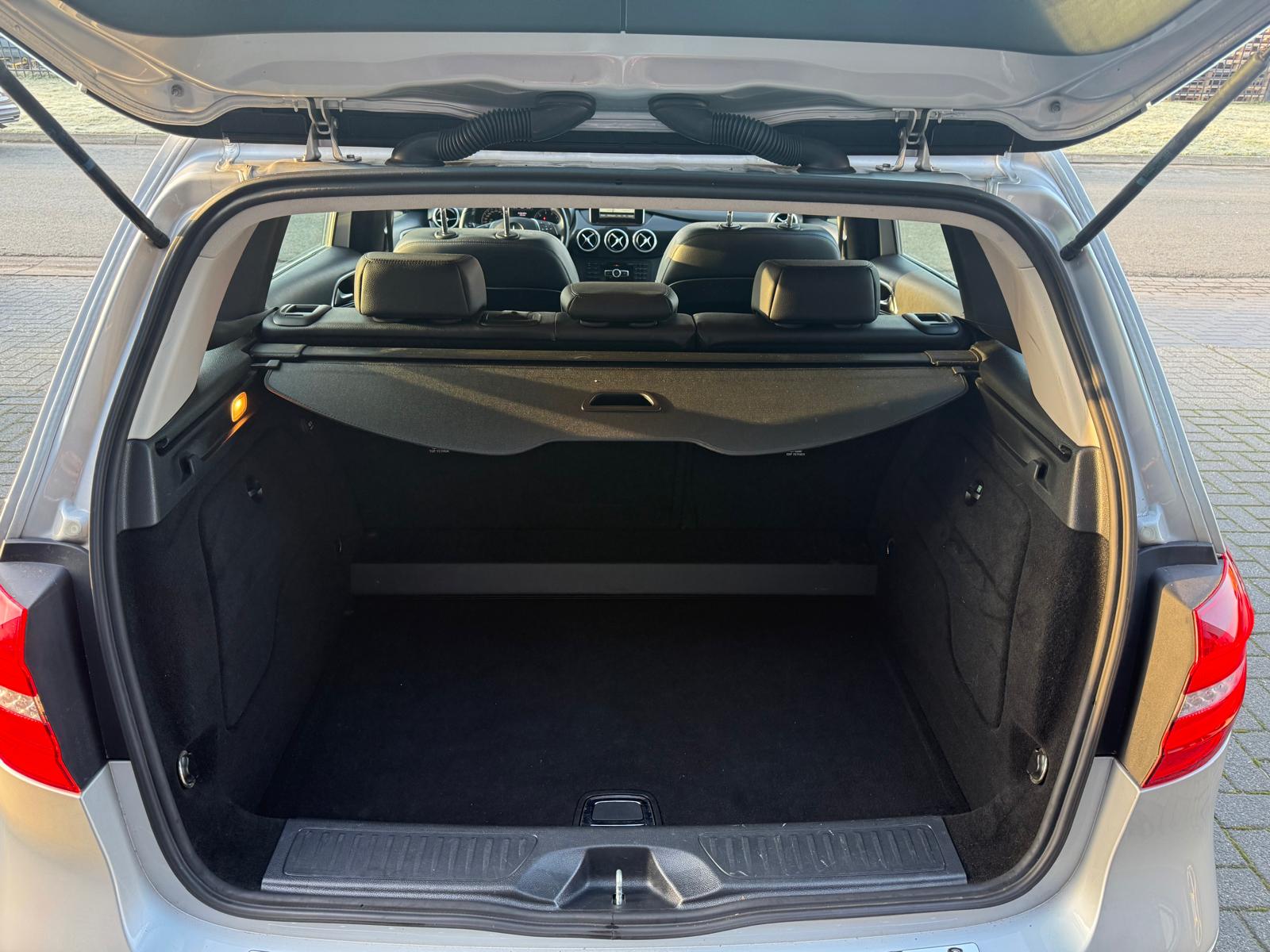 Foto van Mercedes-Benz B 180